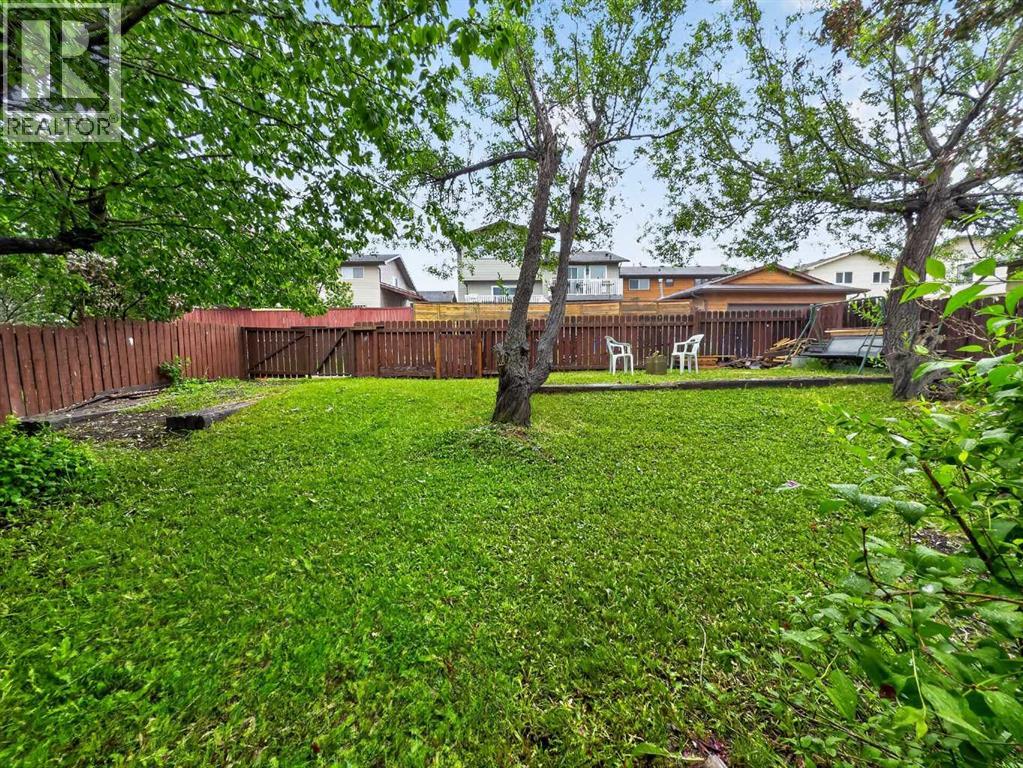 1091 Berkley Drive Nw, Calgary, Alberta  T3K 1S6 - Photo 25 - A2329717