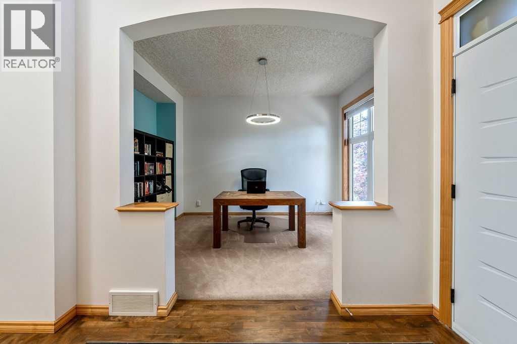 391 Banister Drive, Okotoks, Alberta  T1S 1W2 - Photo 6 - A2333832