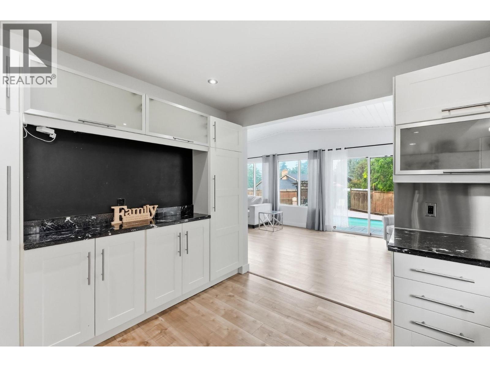 694 Mcclure Road, Kelowna, British Columbia  V1W 1M1 - Photo 8 - 10395747