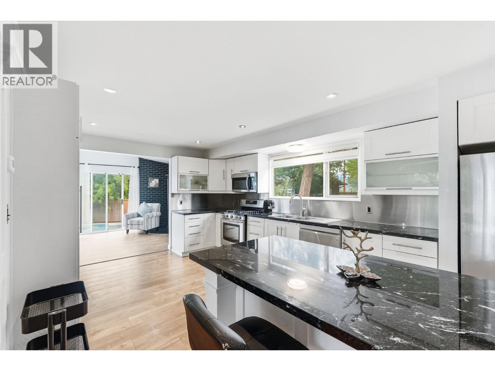 694 Mcclure Road, Kelowna, British Columbia  V1W 1M1 - Photo 13 - 10395747