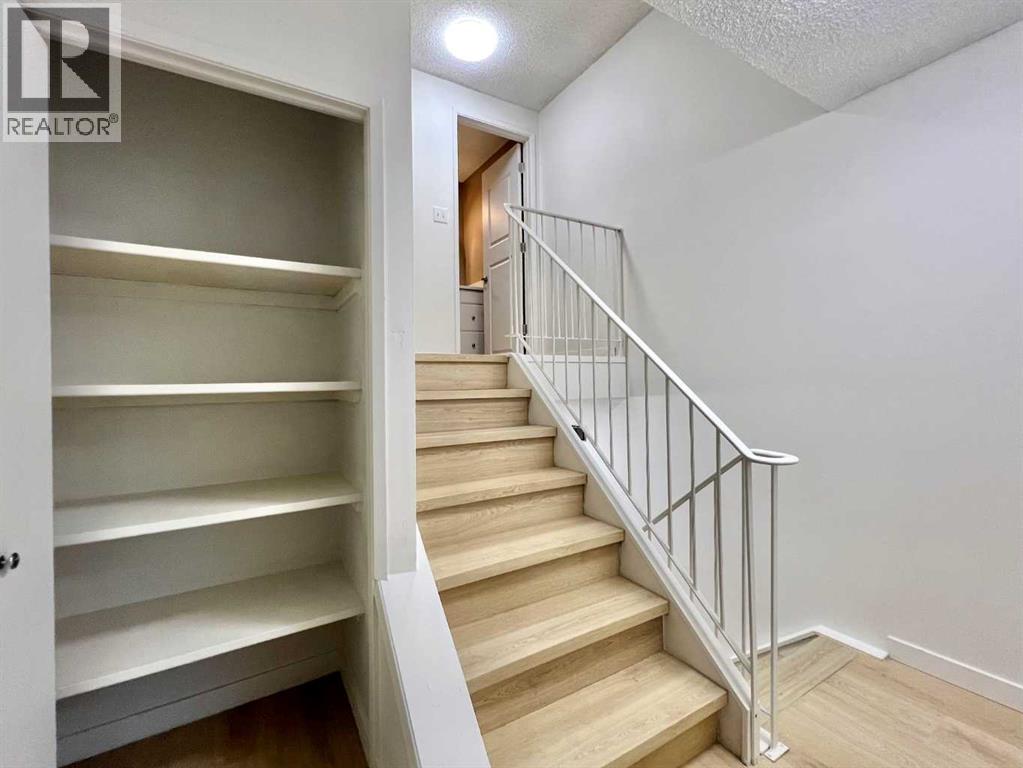 58 Canterbury Gardens SW, Calgary, Alberta  T2W 2S9 - Photo 17 - A2335232