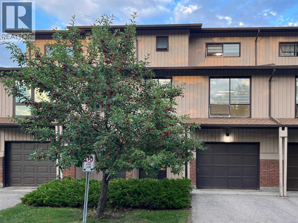 58 Canterbury Gardens SW, Calgary, Alberta  T2W 2S9 - Photo 2 - A2335232