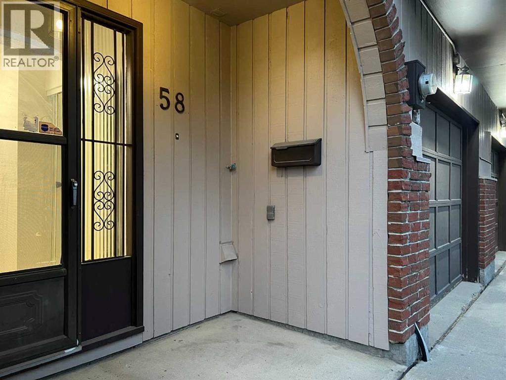 58 Canterbury Gardens SW, Calgary, Alberta  T2W 2S9 - Photo 4 - A2335232