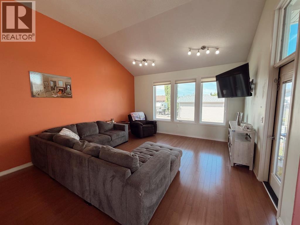 1016 2 Street NE, Sundre, Alberta  T0M 1X0 - Photo 10 - A2334360