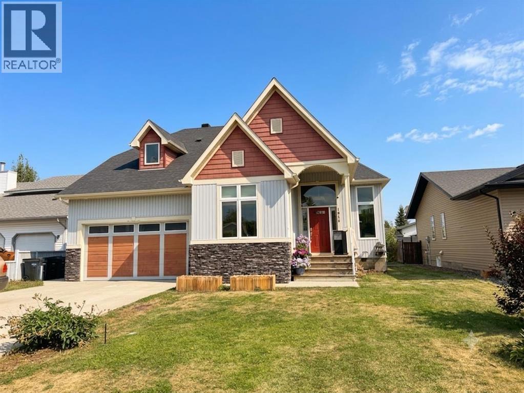 1016 2 Street NE, Sundre, Alberta  T0M 1X0 - Photo 2 - A2334360