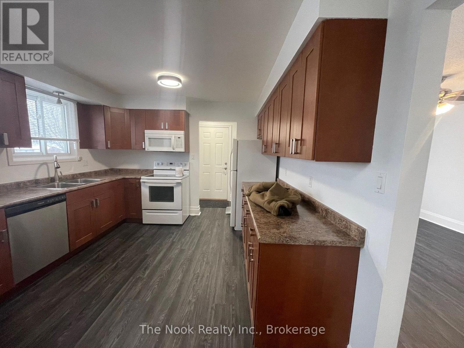 1321 Cedar Street, Oshawa, Ontario L1J 3S4 - Photo 3 - E13646448