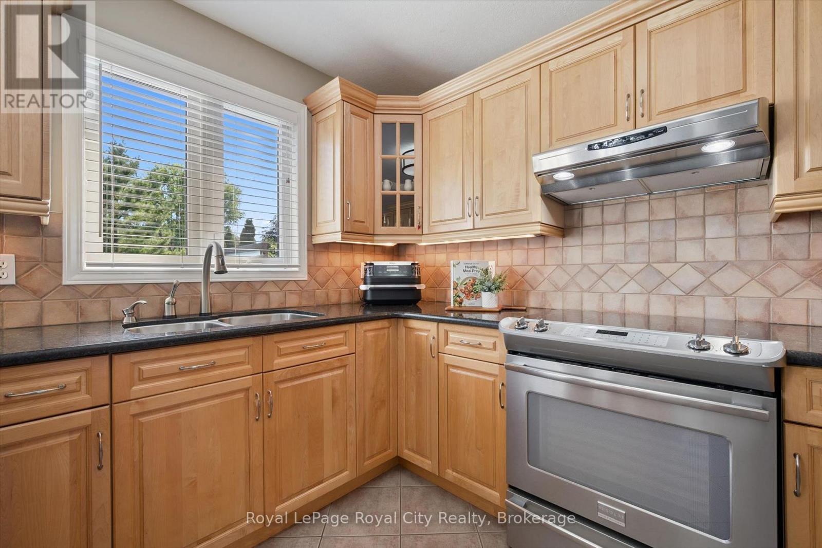 32 Pine Ridge Drive, Guelph (Pineridge/westminster Woods), Ontario  N1L 1K3 - Photo 18 - X13646400