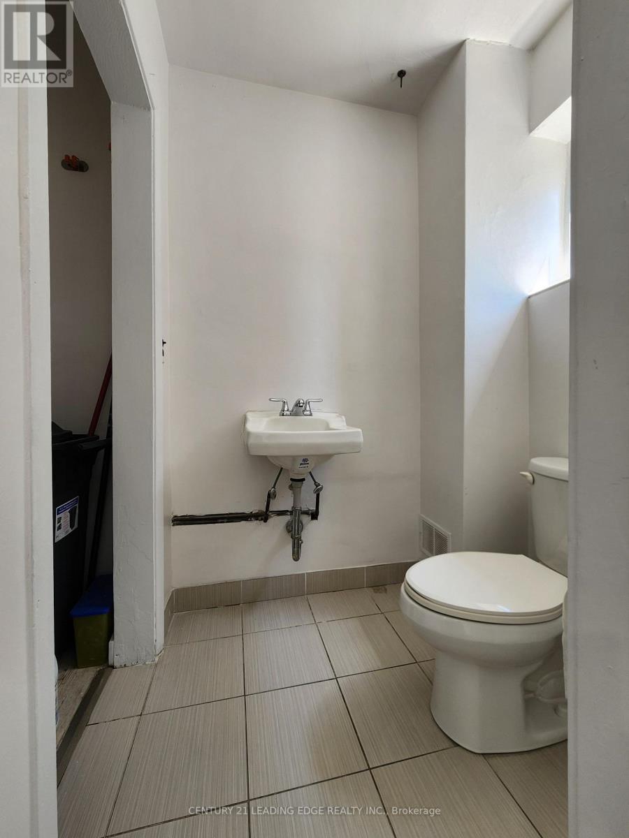 2a&b - 298 Gerrard Street E, Toronto, Ontario  M5A 2G5 - Photo 17 - C13646378