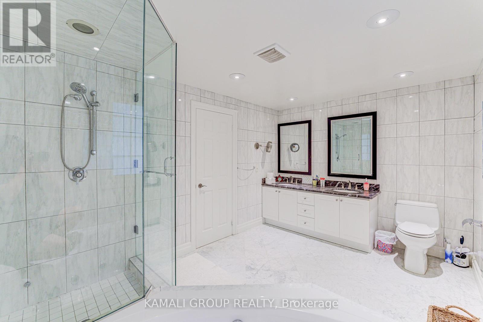 5 Caravan Drive, Toronto, Ontario  M3B 1M9 - Photo 11 - C13646498