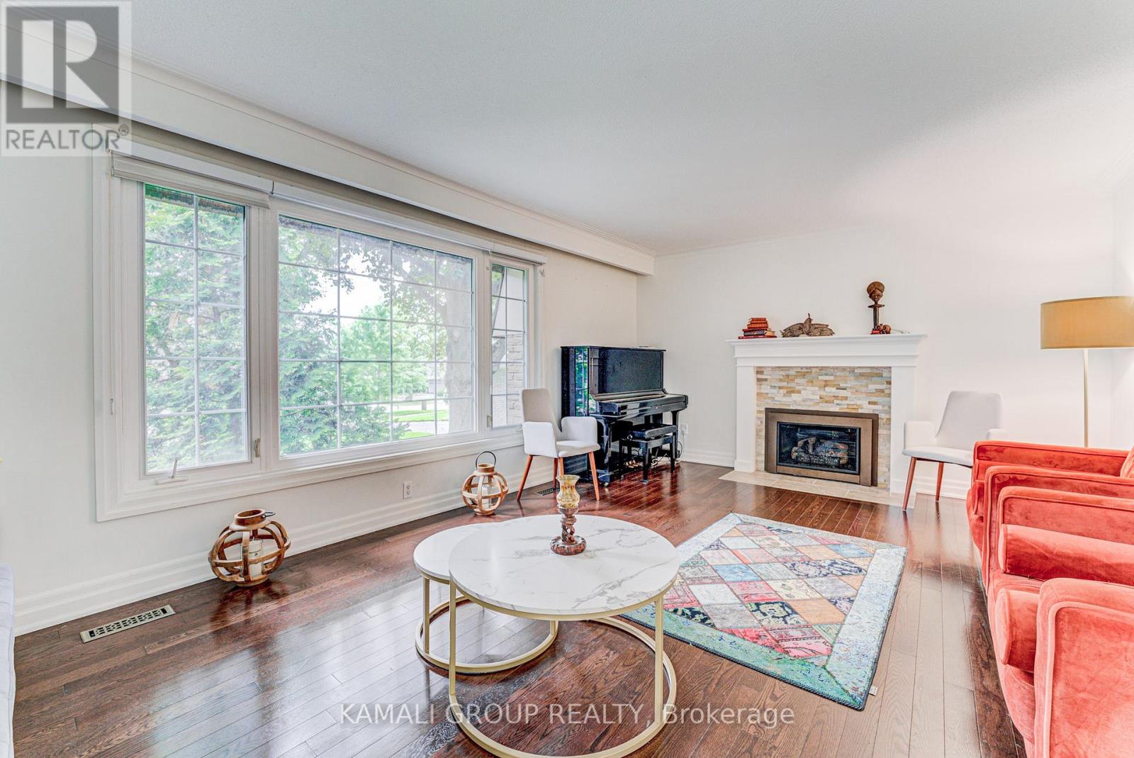 5 Caravan Drive, Toronto, Ontario  M3B 1M9 - Photo 2 - C13646498