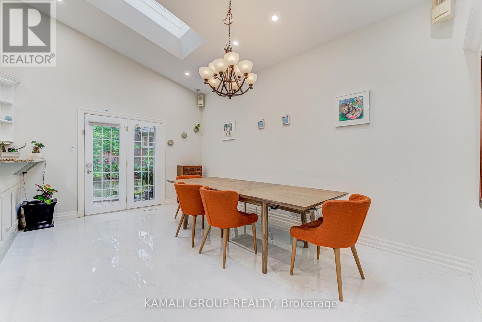 5 Caravan Drive, Toronto, Ontario  M3B 1M9 - Photo 6 - C13646498