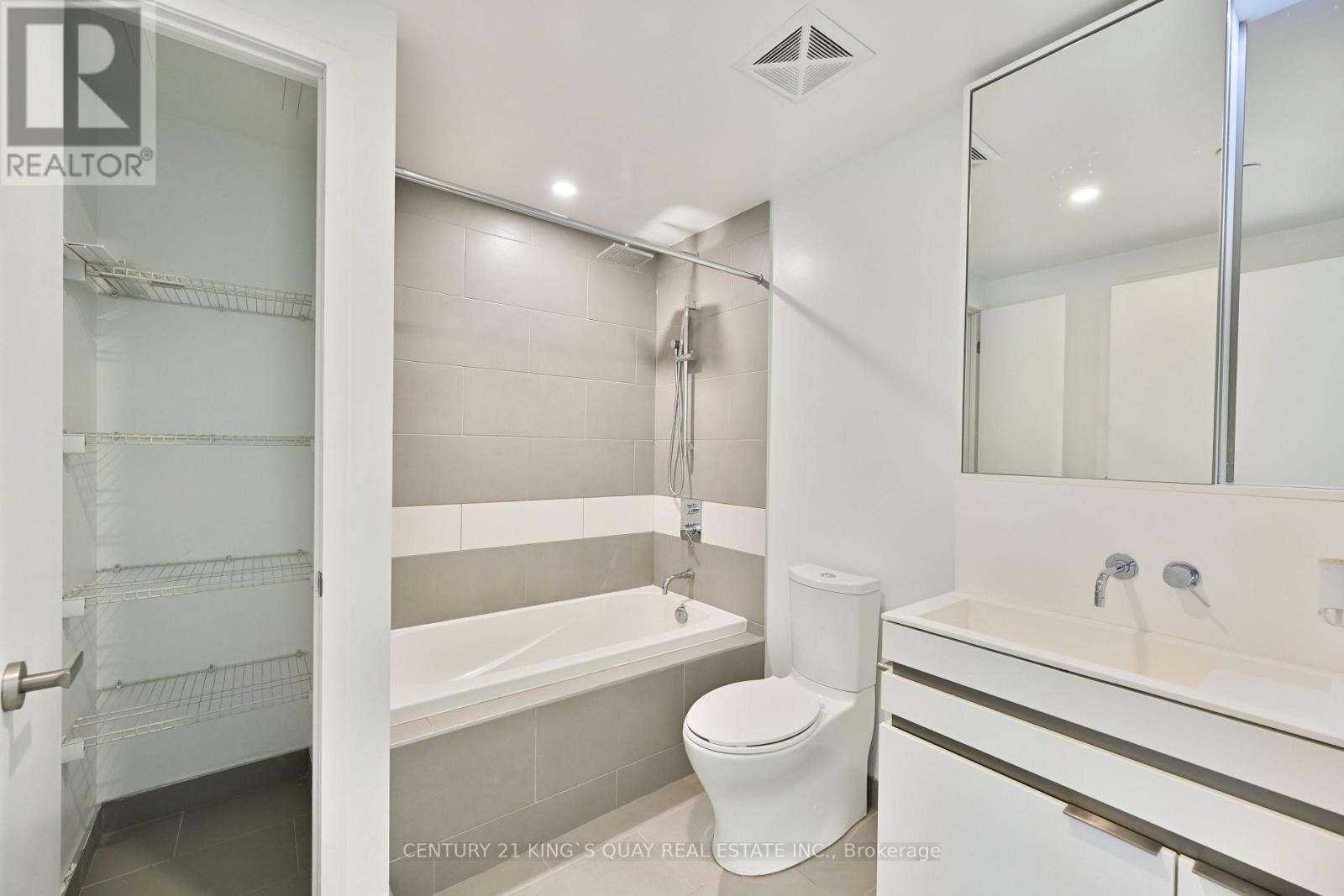 1907 - 197 Yonge Street, Toronto, Ontario  M5B 1M4 - Photo 29 - C13646516