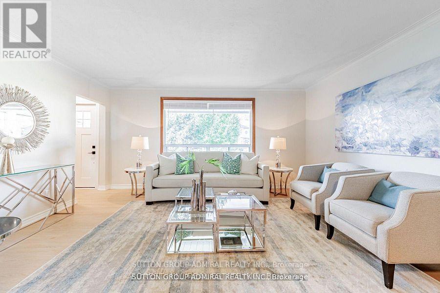 Main - 19 Tobruk Crescent, Toronto, Ontario  M2M 3B3 - Photo 4 - C13646542