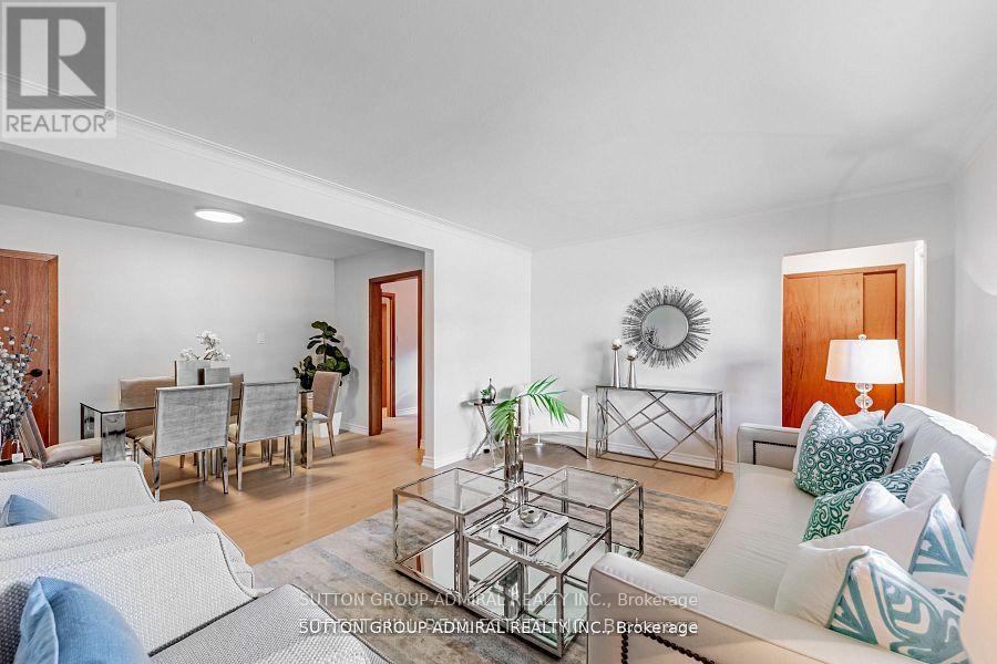 Main - 19 Tobruk Crescent, Toronto, Ontario  M2M 3B3 - Photo 6 - C13646542