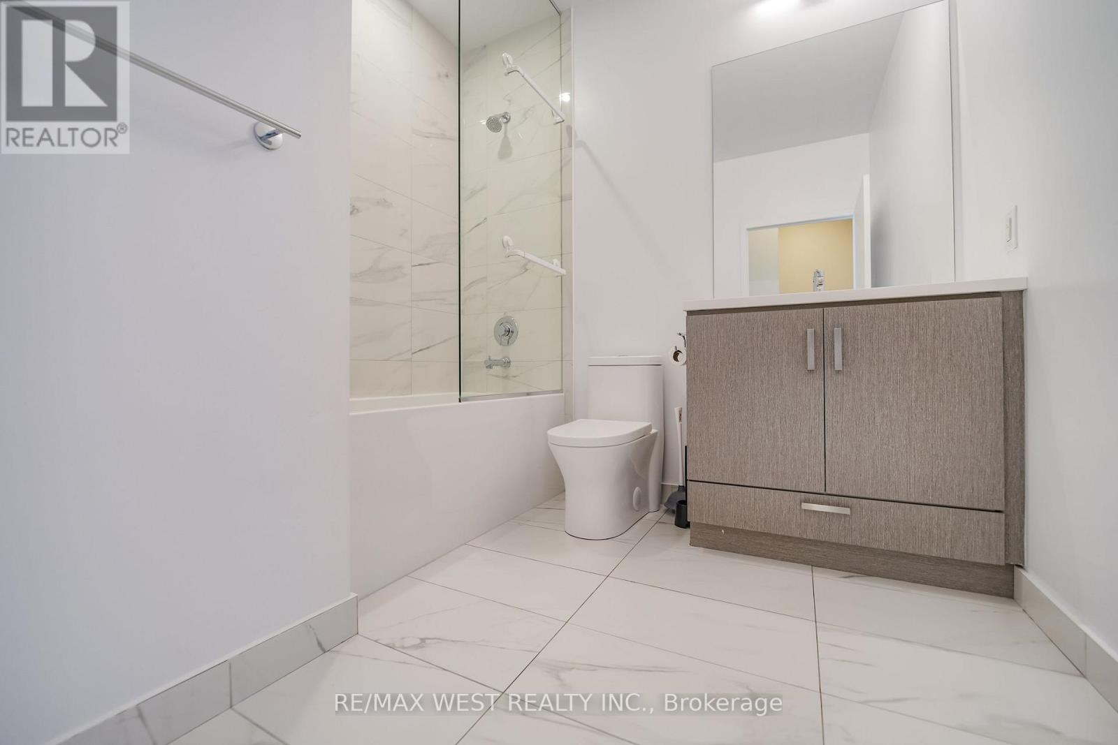 311 - 60 Honeycrisp Crescent, Vaughan, Ontario  L4K 0N5 - Photo 8 - N13646470