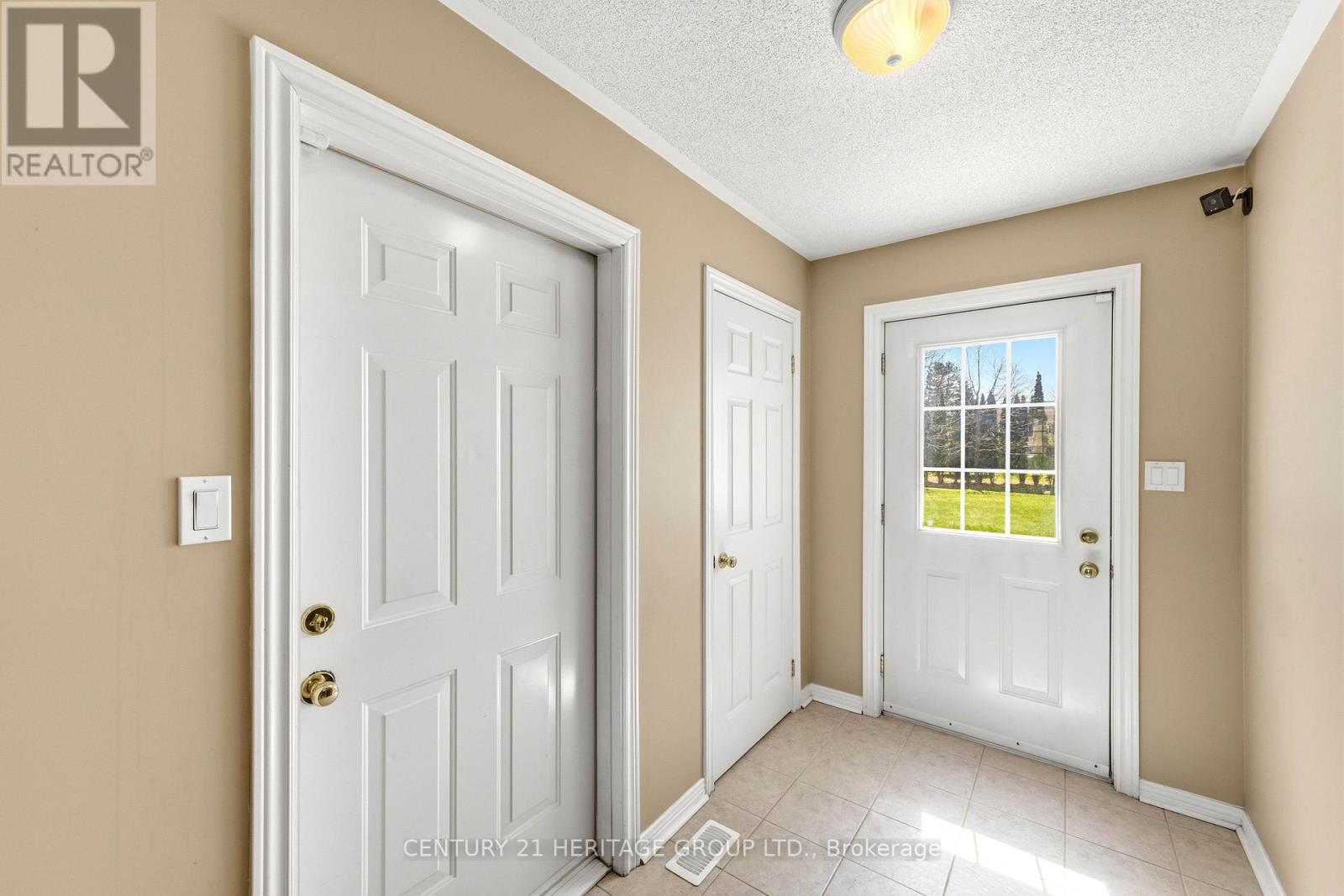 27 Creek Drive, Georgina, Ontario  L0E 1N0 - Photo 8 - N13646474