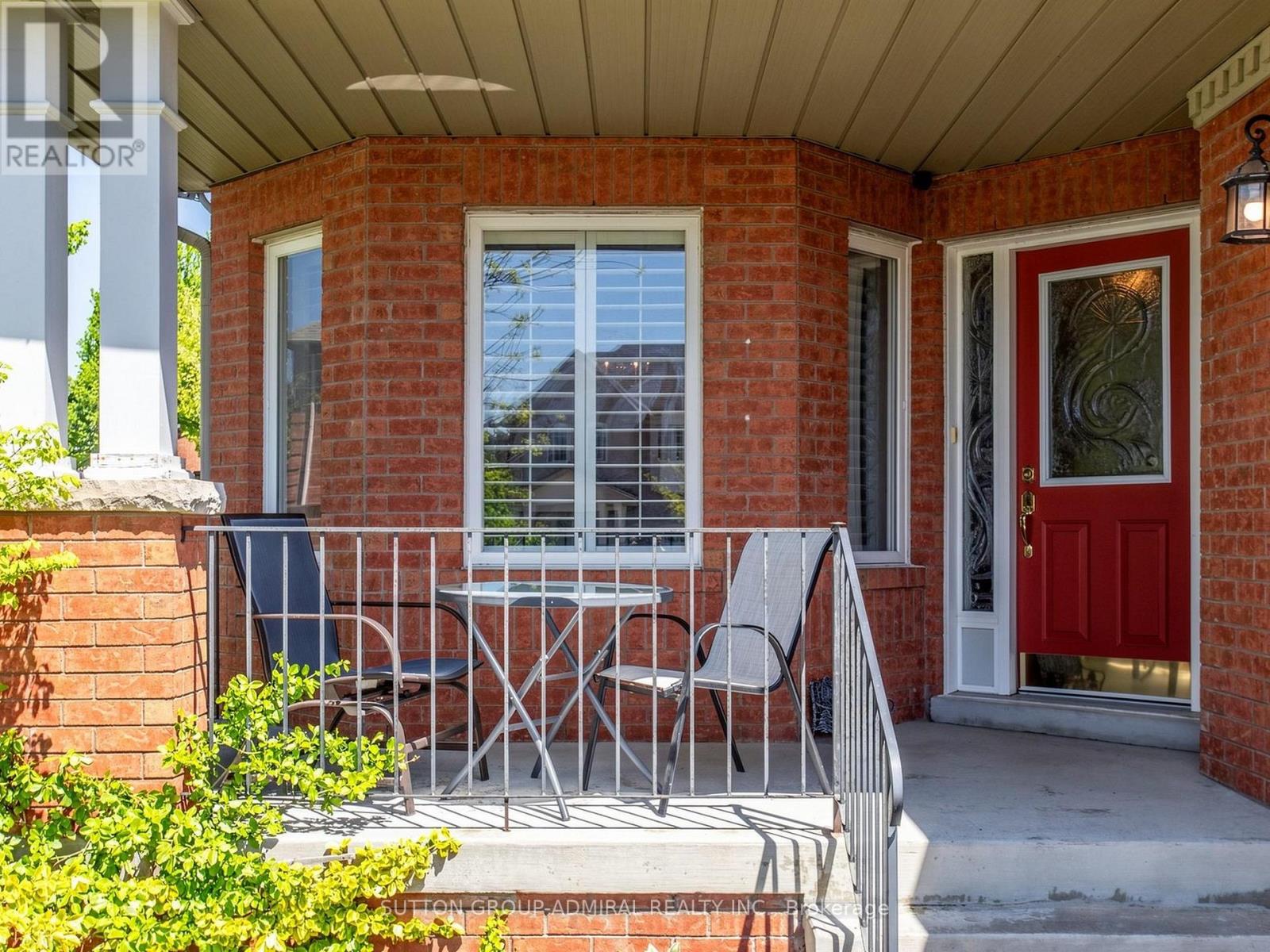 22 Canyon Hill Avenue, Richmond Hill, Ontario  L4C 0S3 - Photo 3 - N13646586