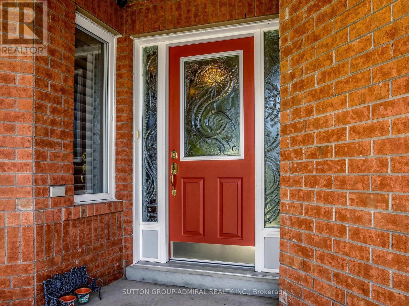 22 Canyon Hill Avenue, Richmond Hill, Ontario  L4C 0S3 - Photo 4 - N13646586