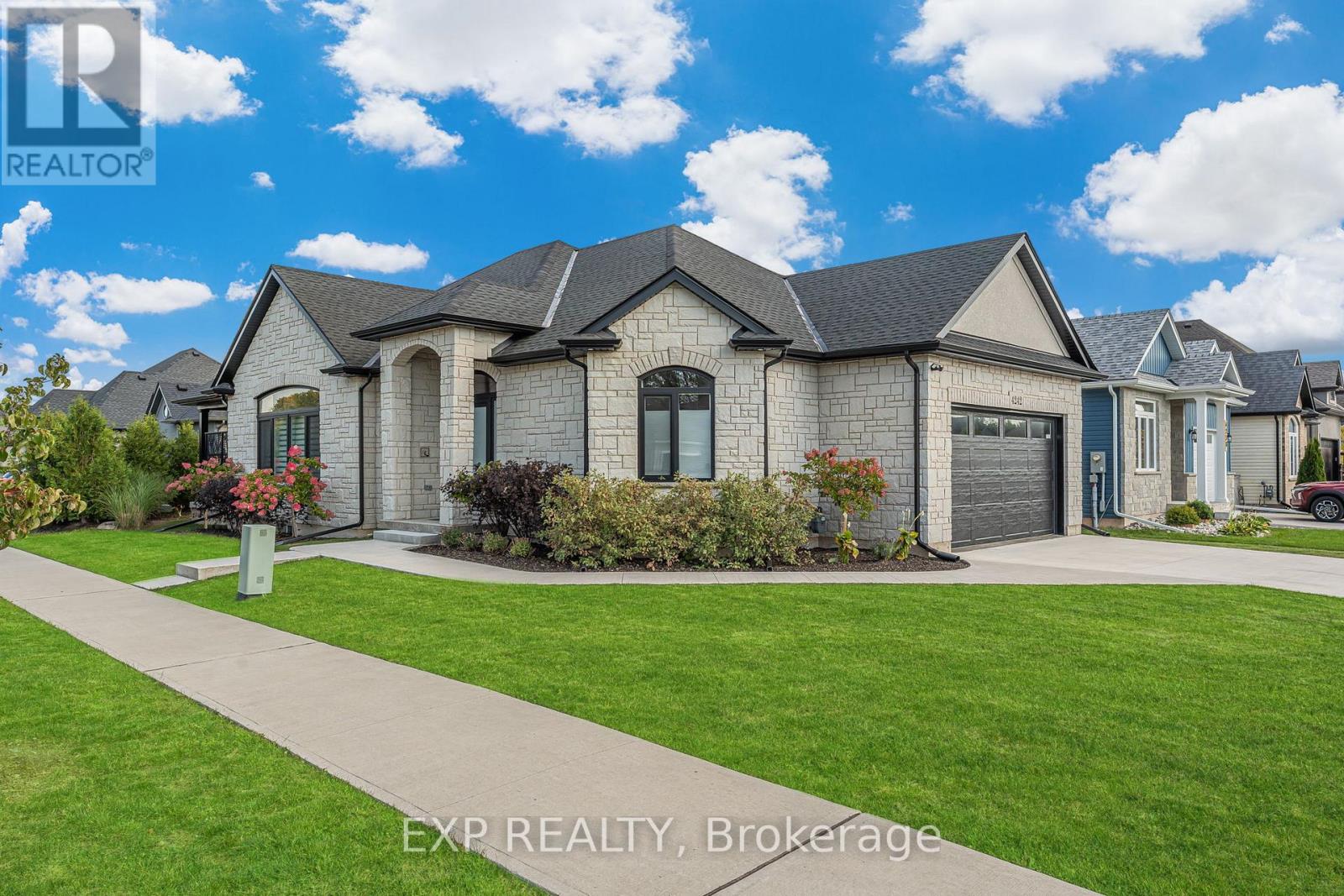 4242 Village Creek Drive, Fort Erie, Ontario  L0S 1S0 - Photo 2 - X13646590