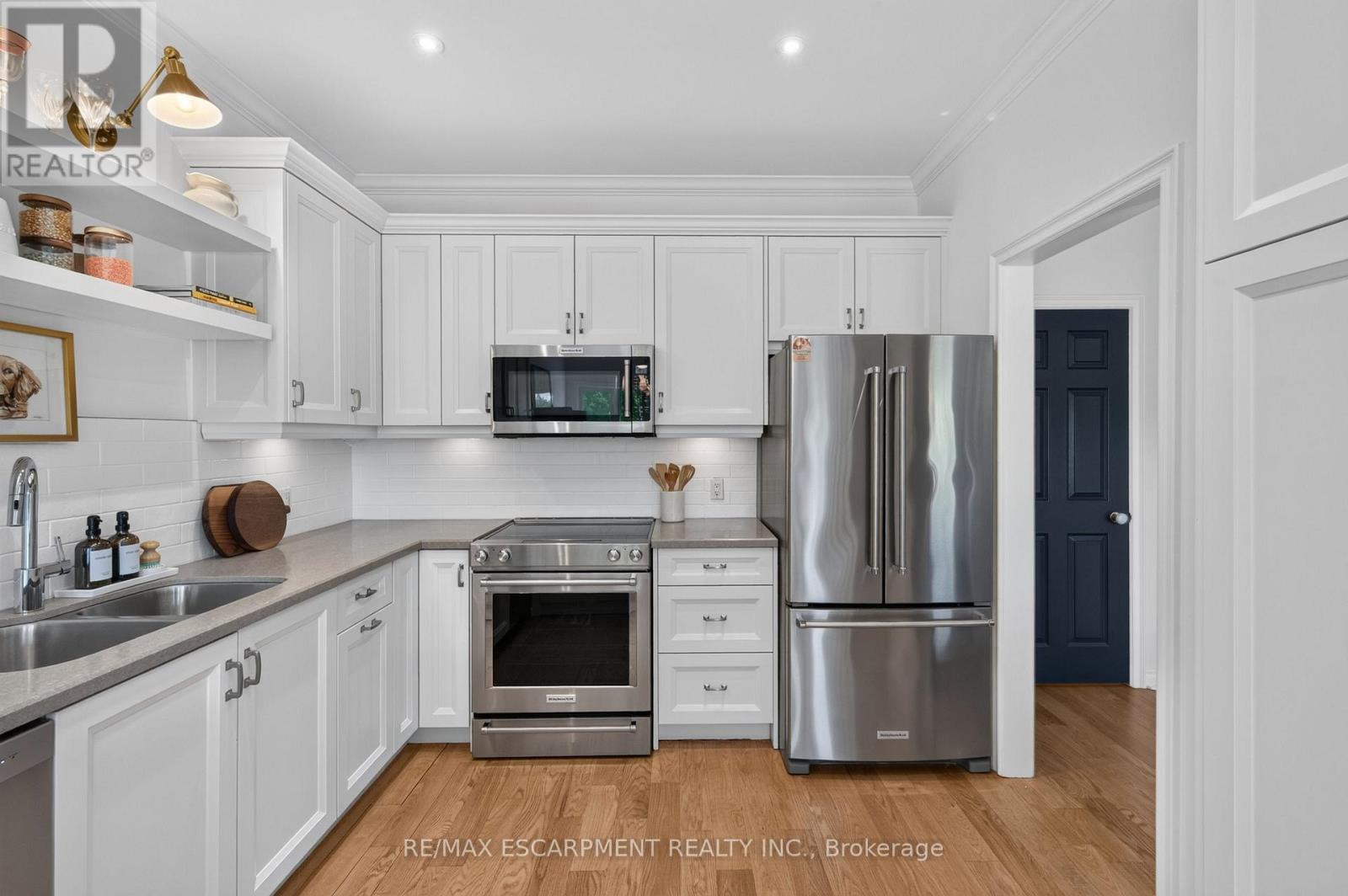 112 Fairwood Place W, Burlington, Ontario  L7T 4B6 - Photo 17 - W13646370