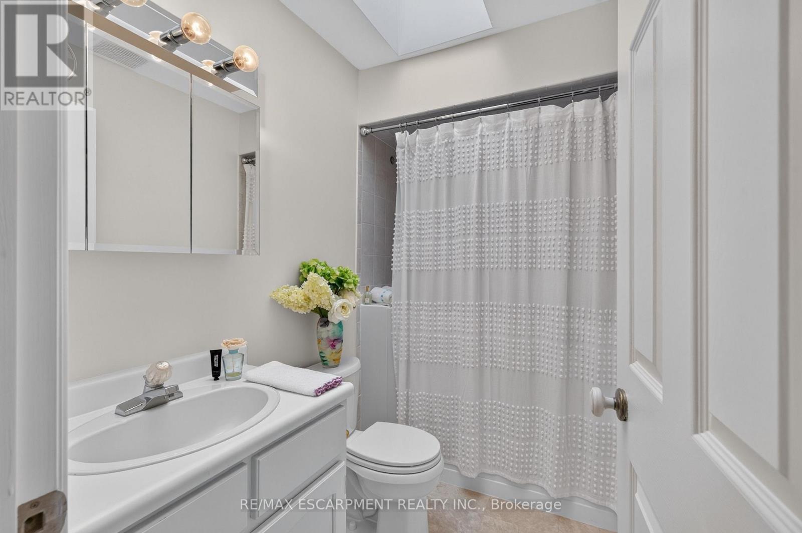 112 Fairwood Place W, Burlington, Ontario  L7T 4B6 - Photo 38 - W13646370