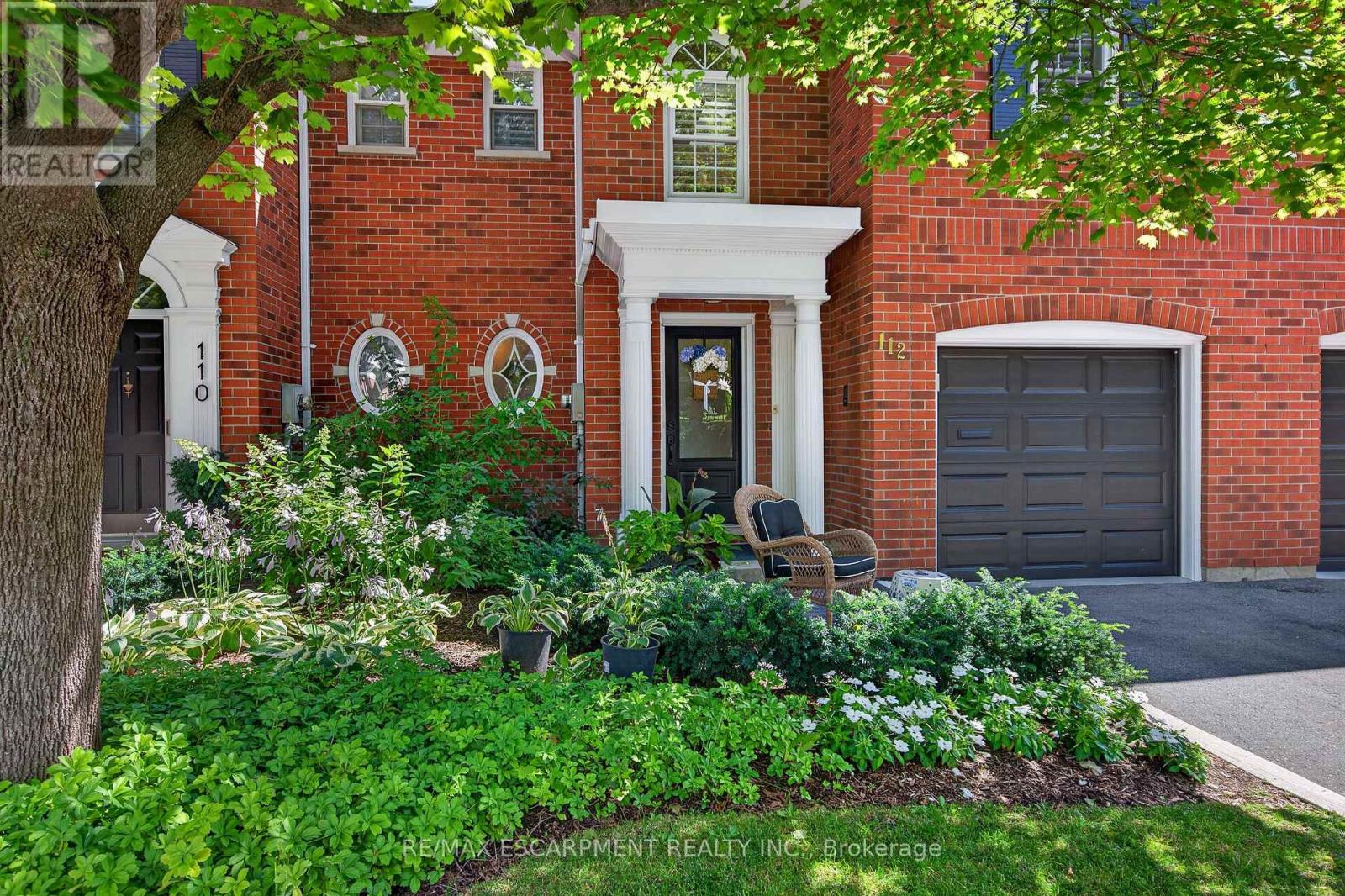 112 Fairwood Place W, Burlington, Ontario  L7T 4B6 - Photo 4 - W13646370