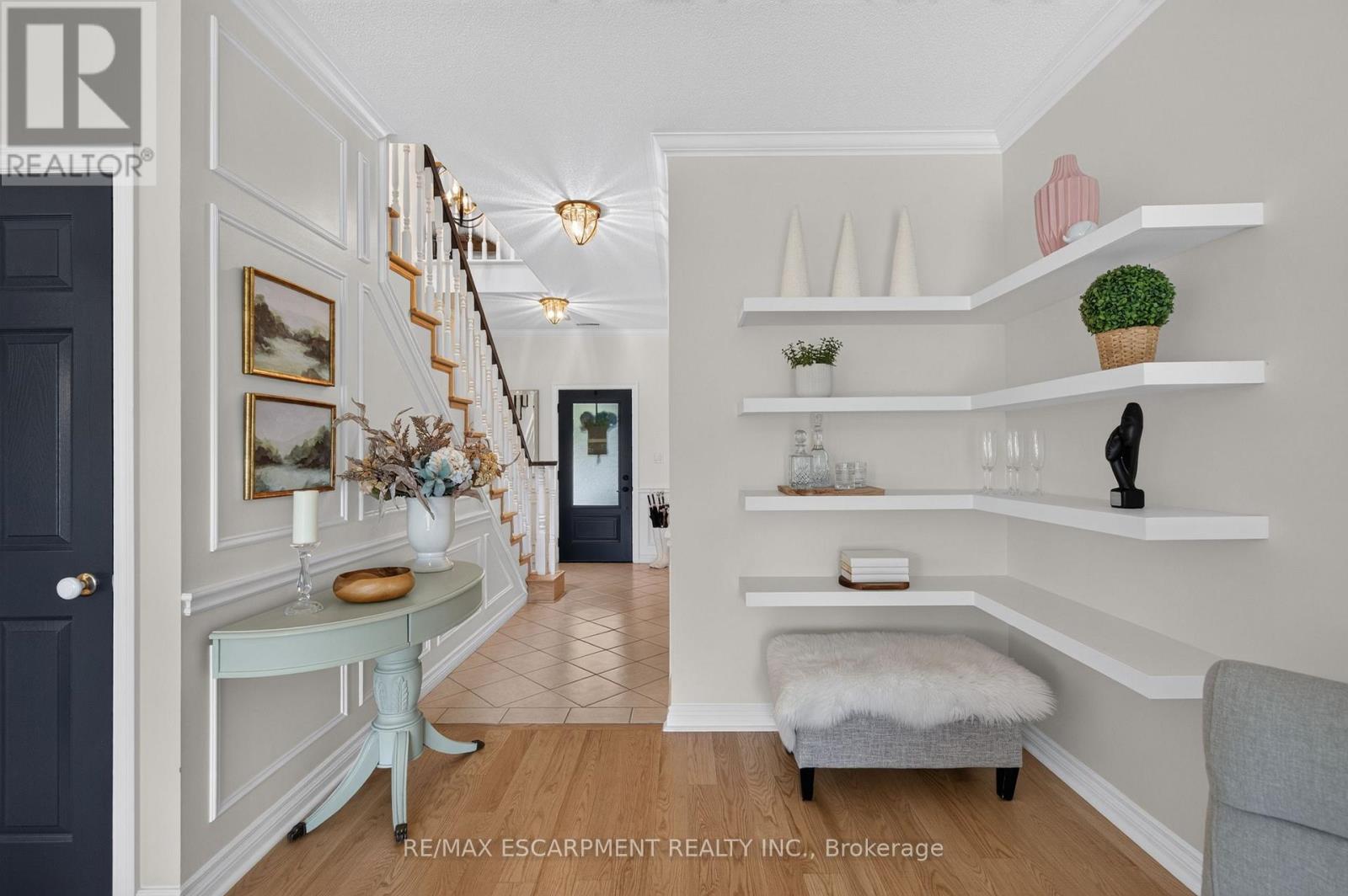 112 Fairwood Place W, Burlington, Ontario  L7T 4B6 - Photo 7 - W13646370