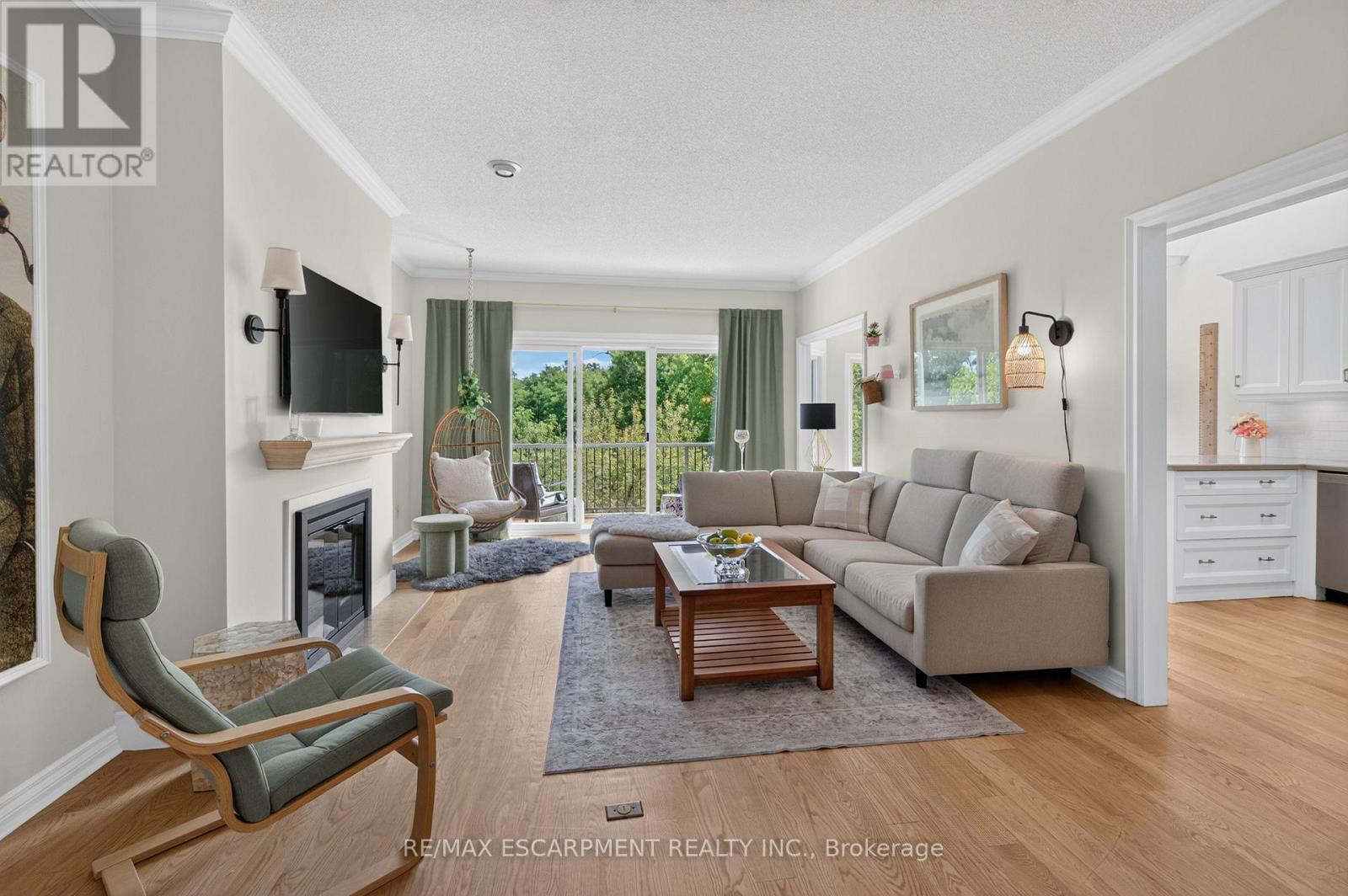 112 Fairwood Place W, Burlington, Ontario  L7T 4B6 - Photo 8 - W13646370