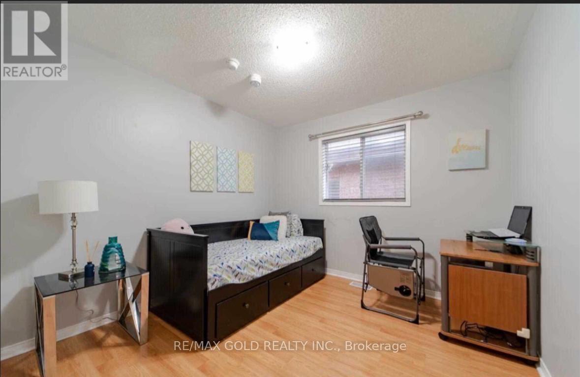15 SEDGEWICK CIRCLE