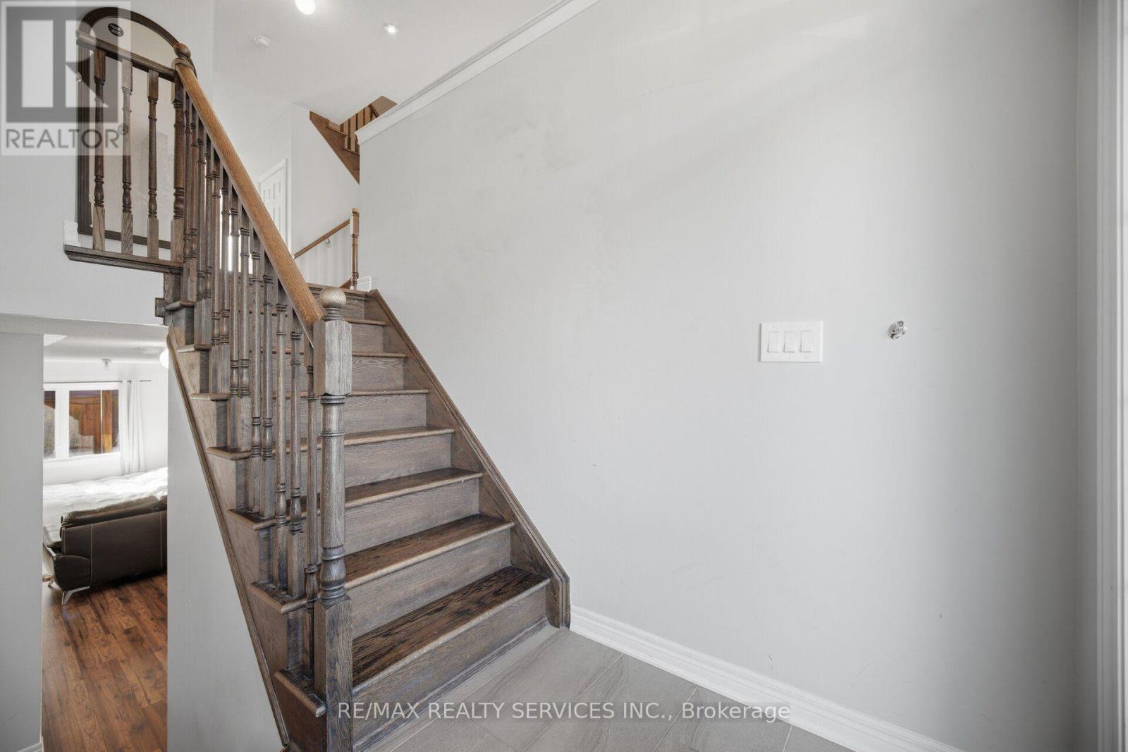 72 Rockman Crescent, Brampton, Ontario  L7A 3Z9 - Photo 6 - W13646384