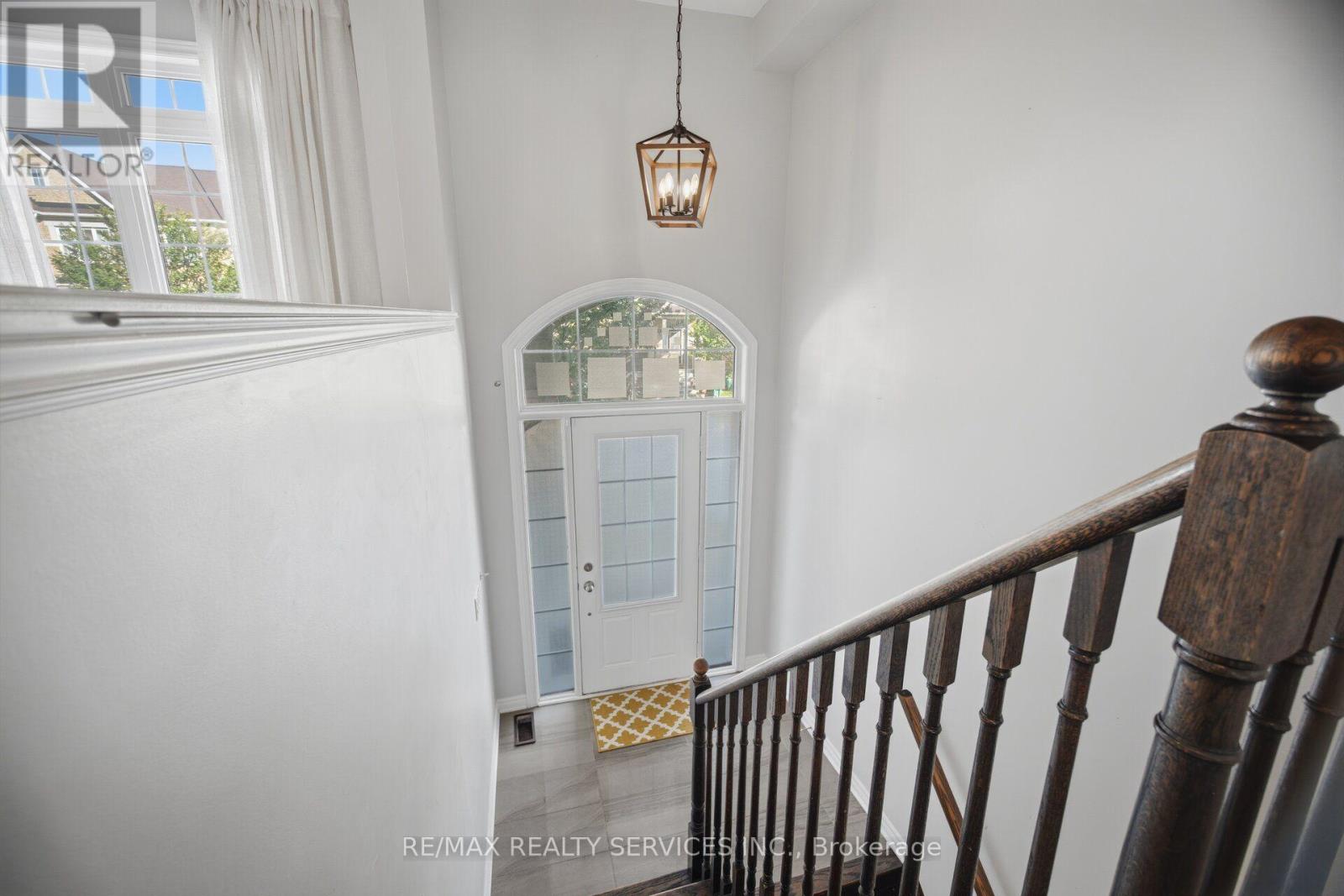 72 Rockman Crescent, Brampton, Ontario  L7A 3Z9 - Photo 7 - W13646384
