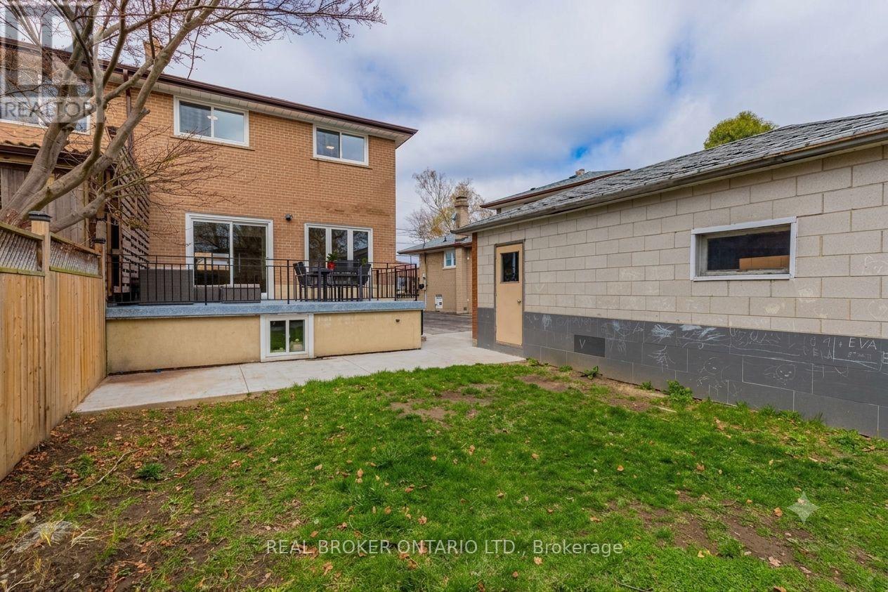 UPPER - 25 NEWLIN CRESCENT