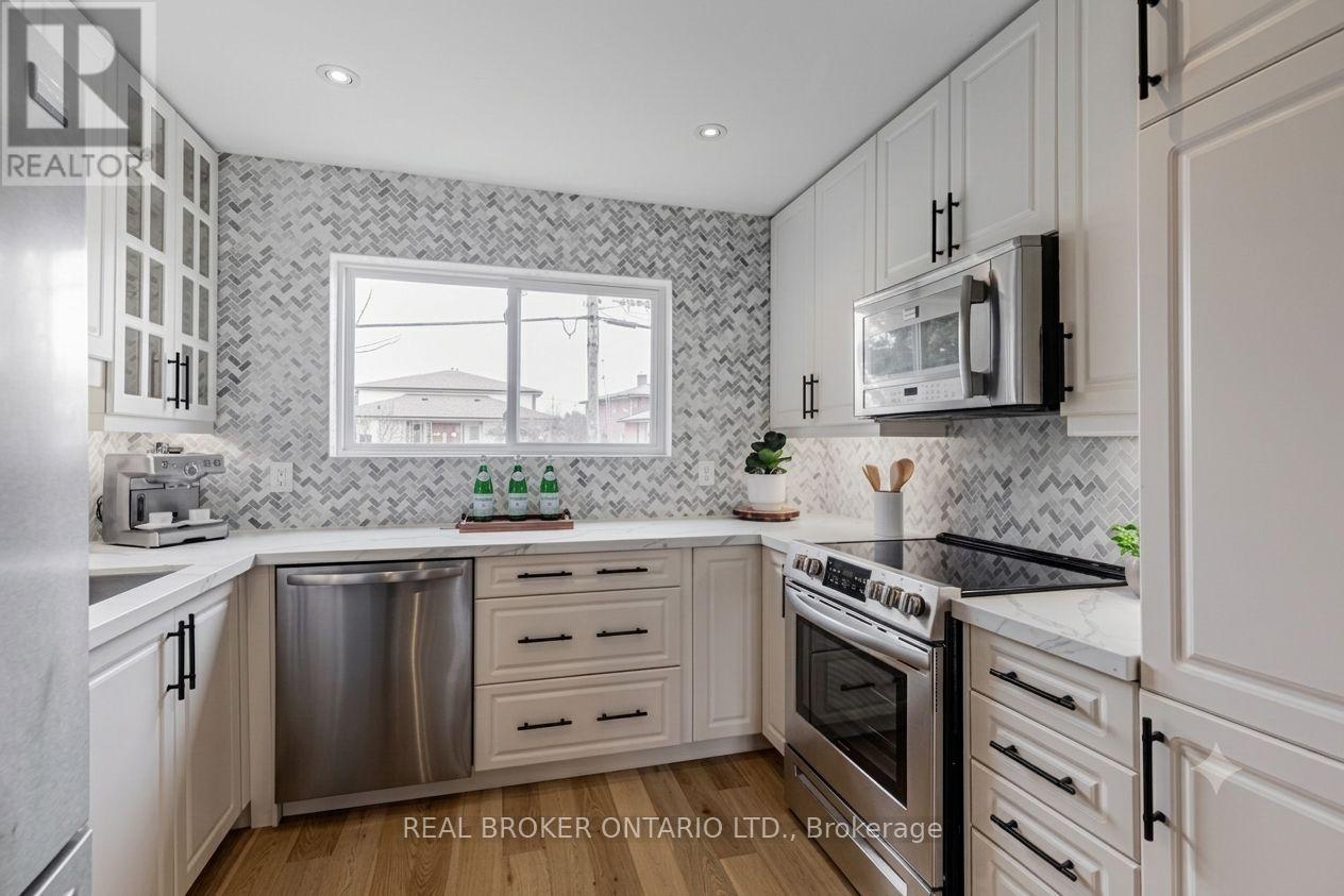 Upper - 25 Newlin Crescent, Toronto, Ontario  M3L 1X5 - Photo 3 - W13646392
