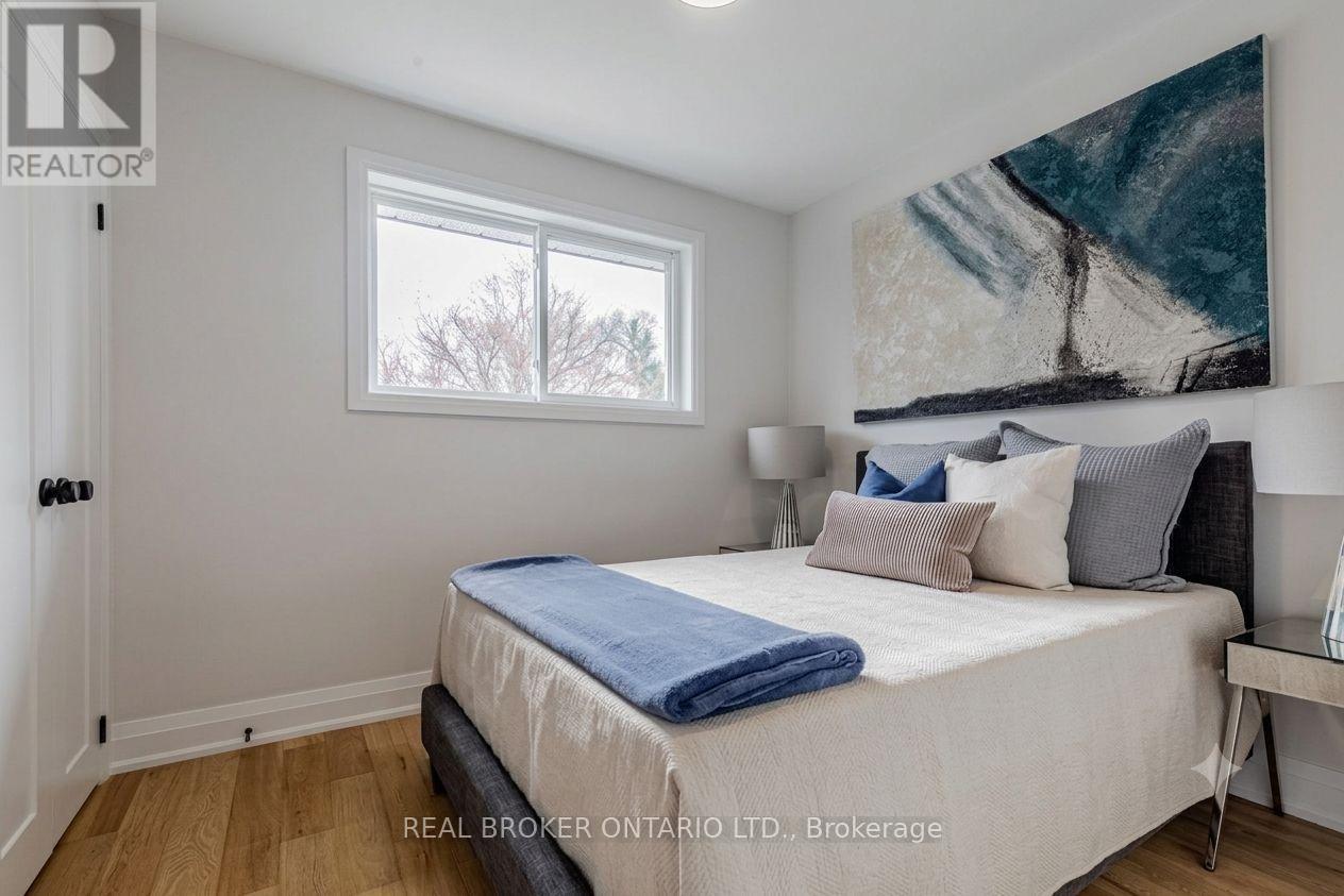 Upper - 25 Newlin Crescent, Toronto, Ontario  M3L 1X5 - Photo 7 - W13646392