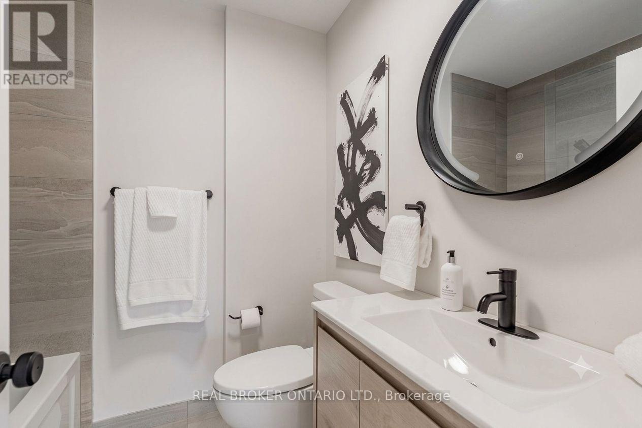 Upper - 25 Newlin Crescent, Toronto, Ontario  M3L 1X5 - Photo 8 - W13646392