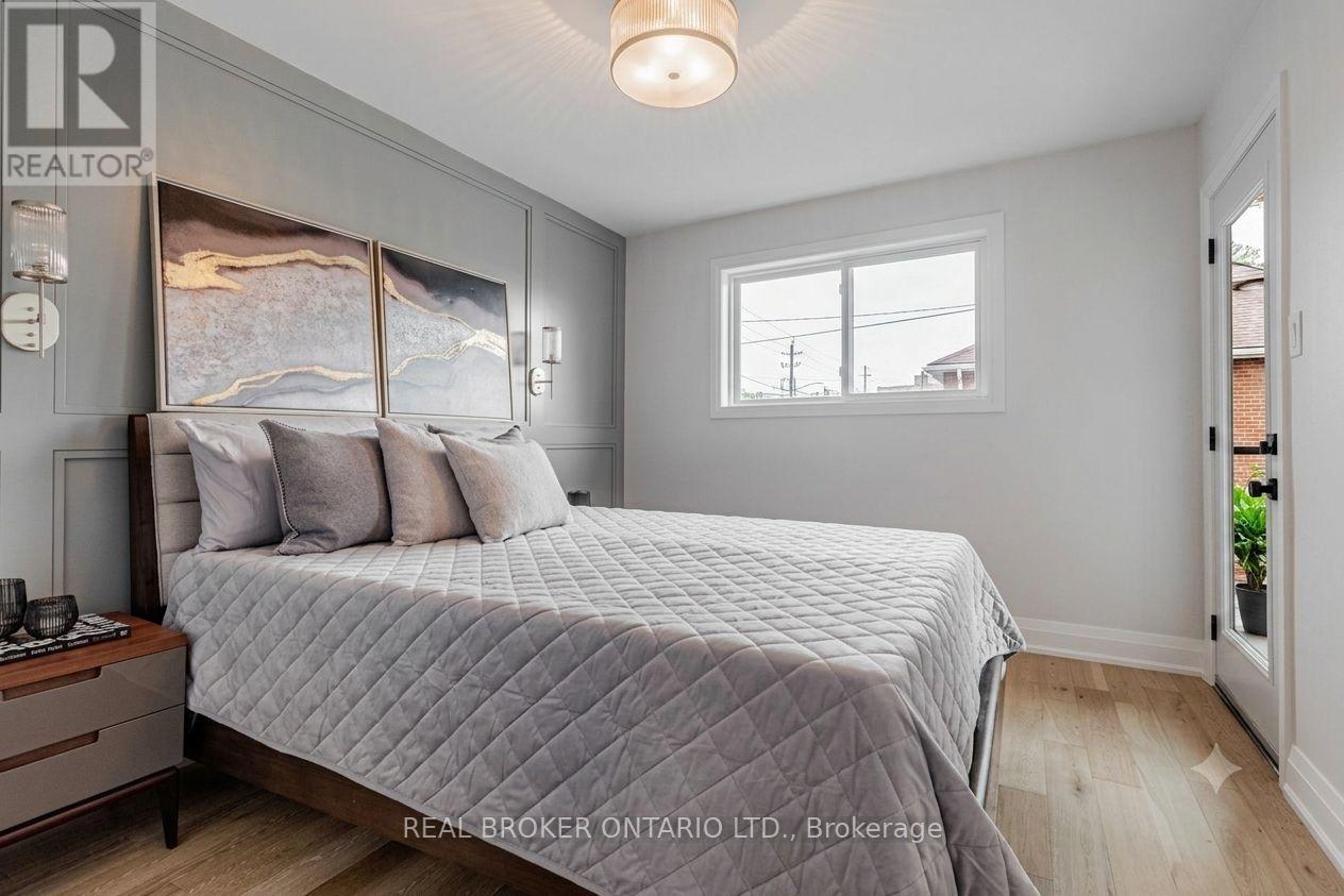Upper - 25 Newlin Crescent, Toronto, Ontario  M3L 1X5 - Photo 9 - W13646392
