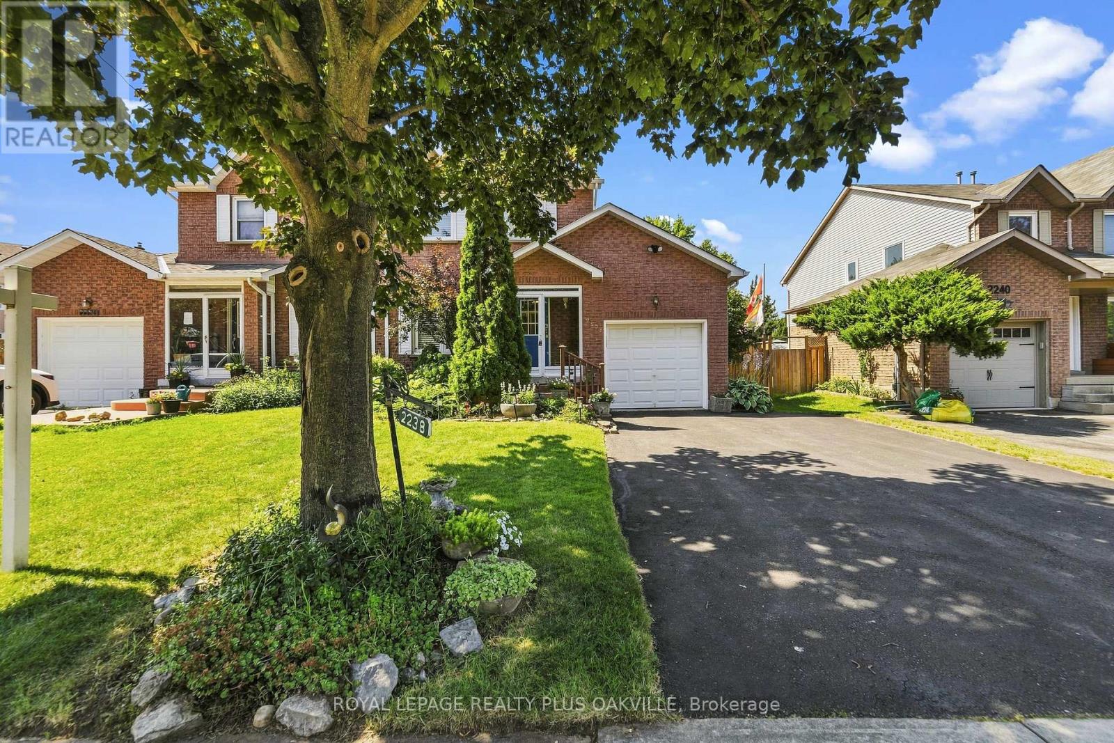 2238 MACLENNAN DRIVE, Oakville, Ontario