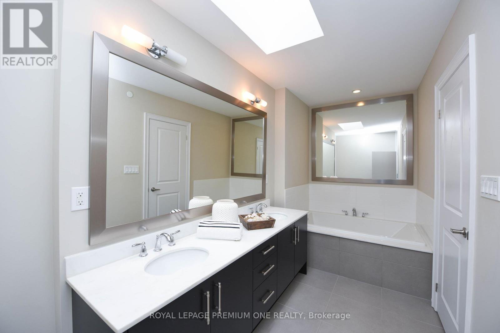 6a Acorn Avenue, Toronto, Ontario M9B 0B7 - Photo 24 - W13646436