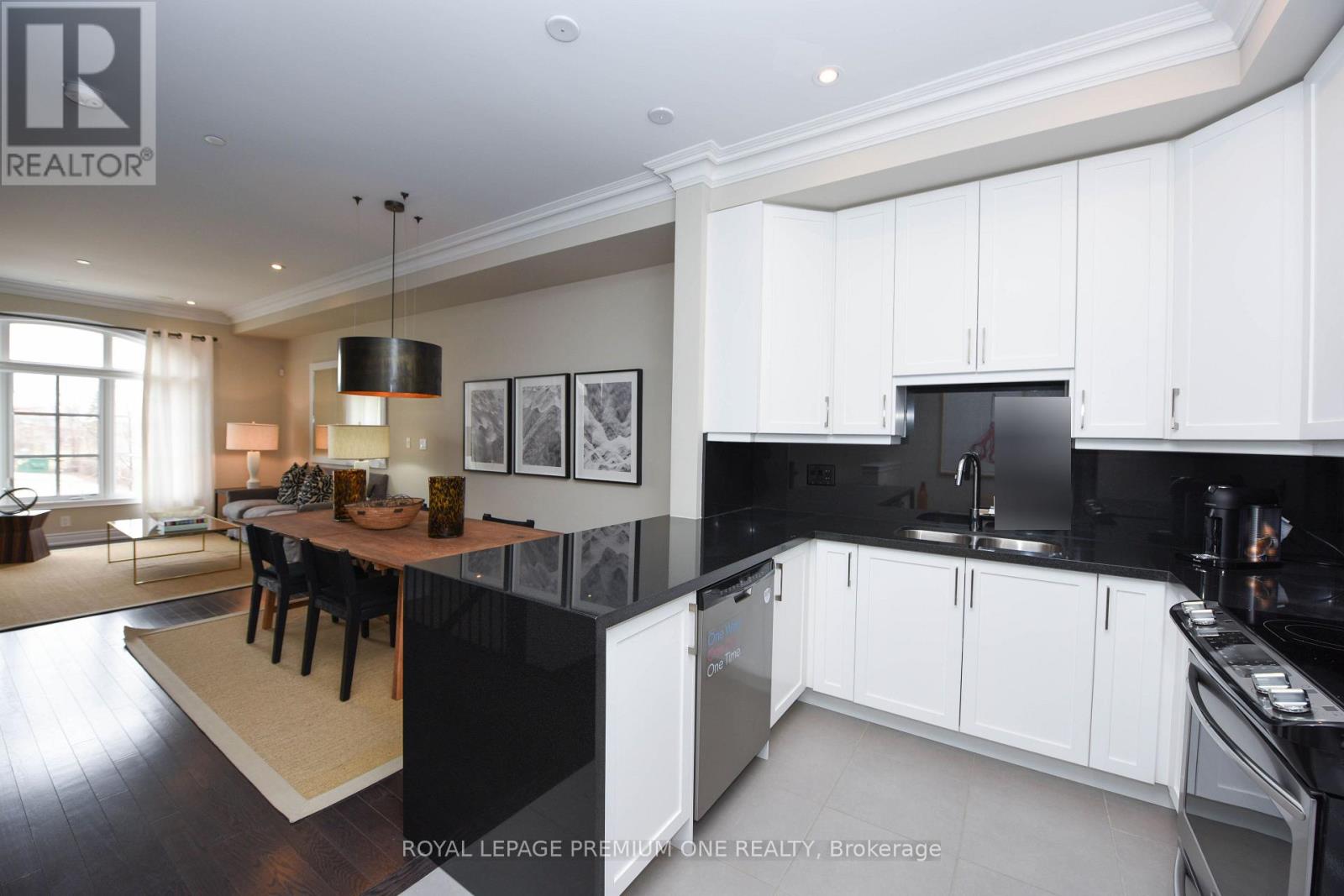 6a Acorn Avenue, Toronto, Ontario M9B 0B7 - Photo 3 - W13646436