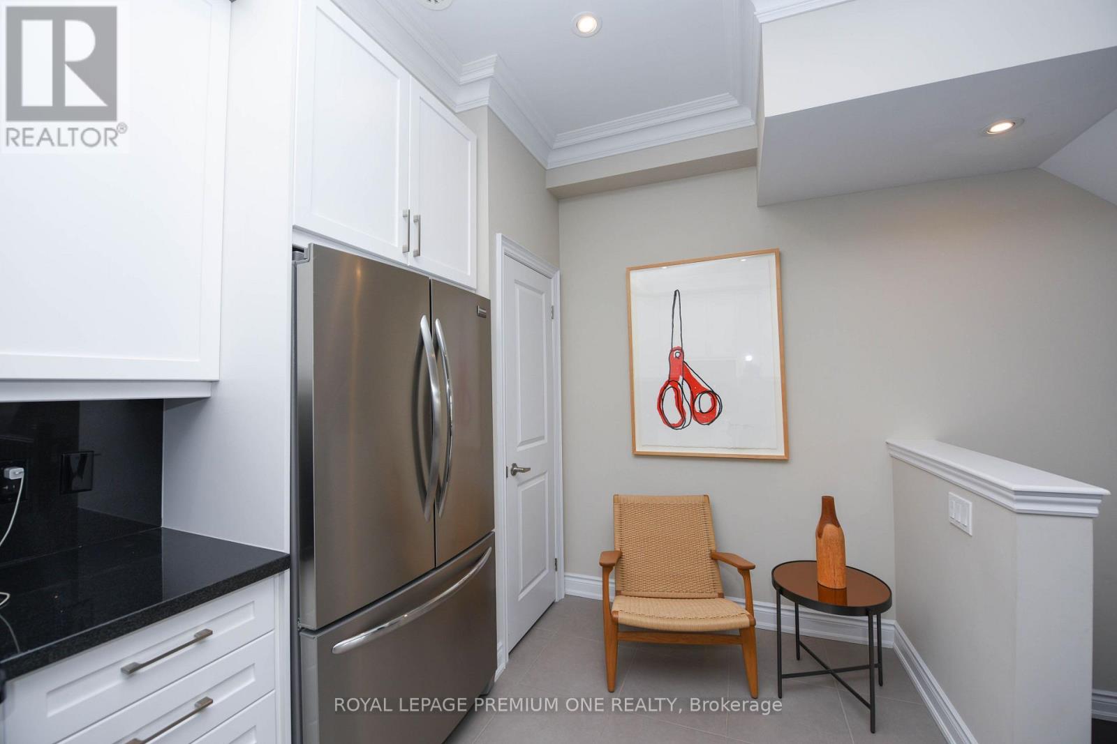 6a Acorn Avenue, Toronto, Ontario M9B 0B7 - Photo 4 - W13646436