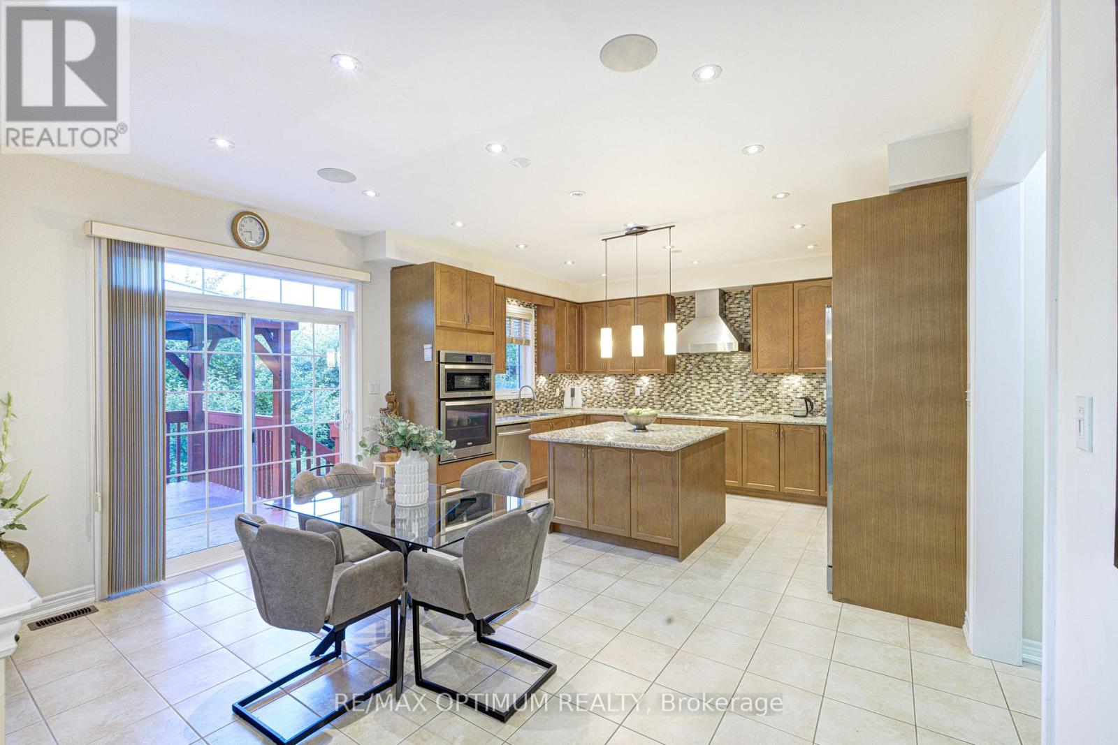 54 Midcrest Circle, Brampton, Ontario  L6Y 0W5 - Photo 17 - W13646564