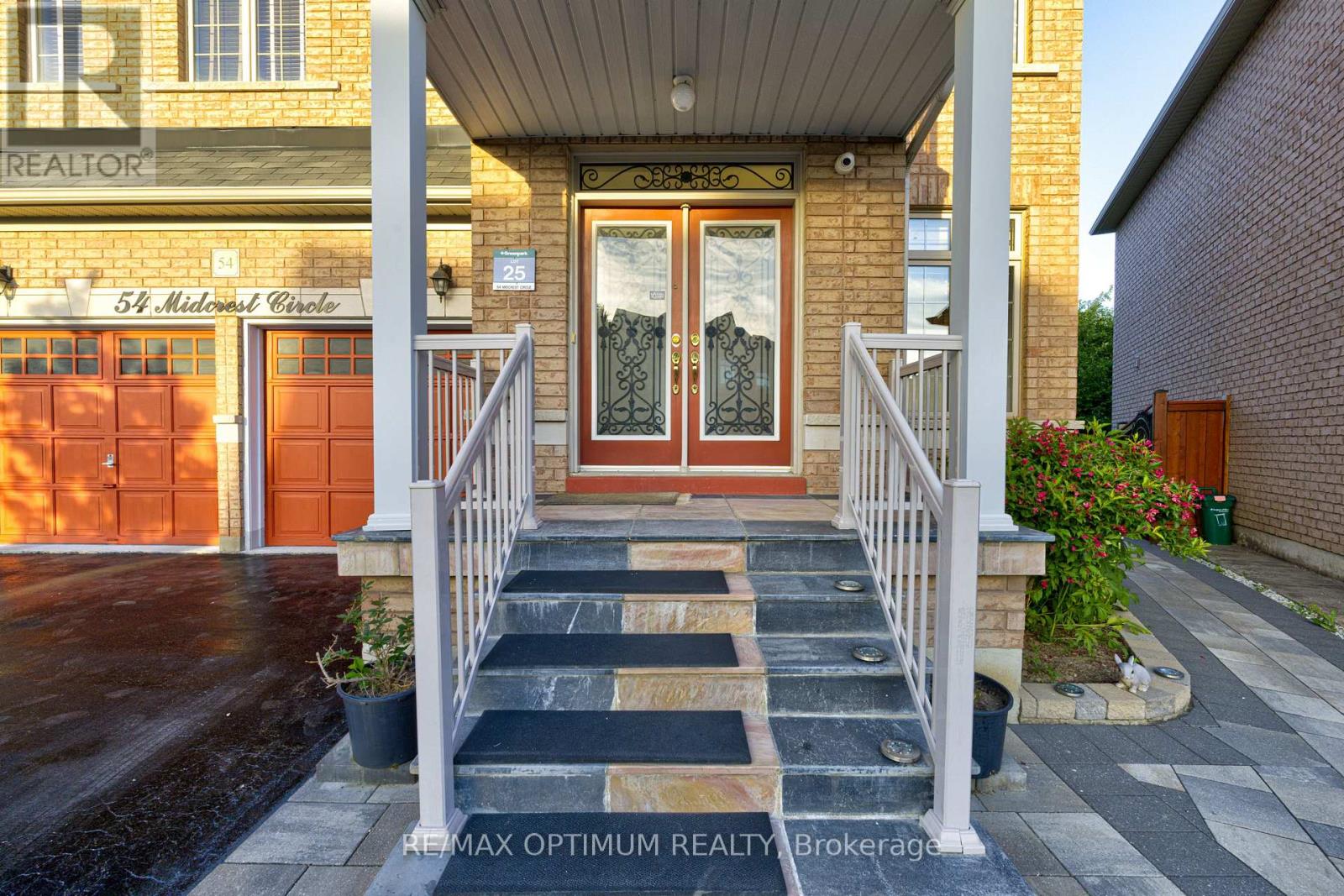 54 Midcrest Circle, Brampton, Ontario  L6Y 0W5 - Photo 3 - W13646564