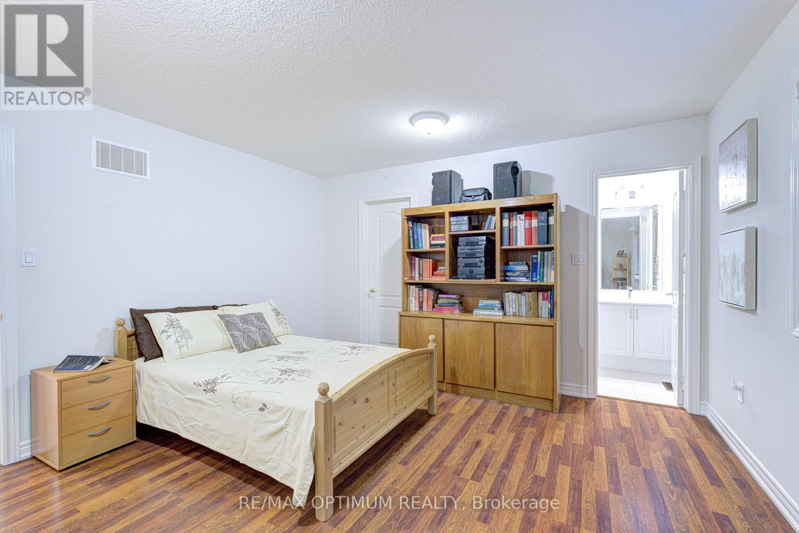 54 Midcrest Circle, Brampton, Ontario  L6Y 0W5 - Photo 35 - W13646564