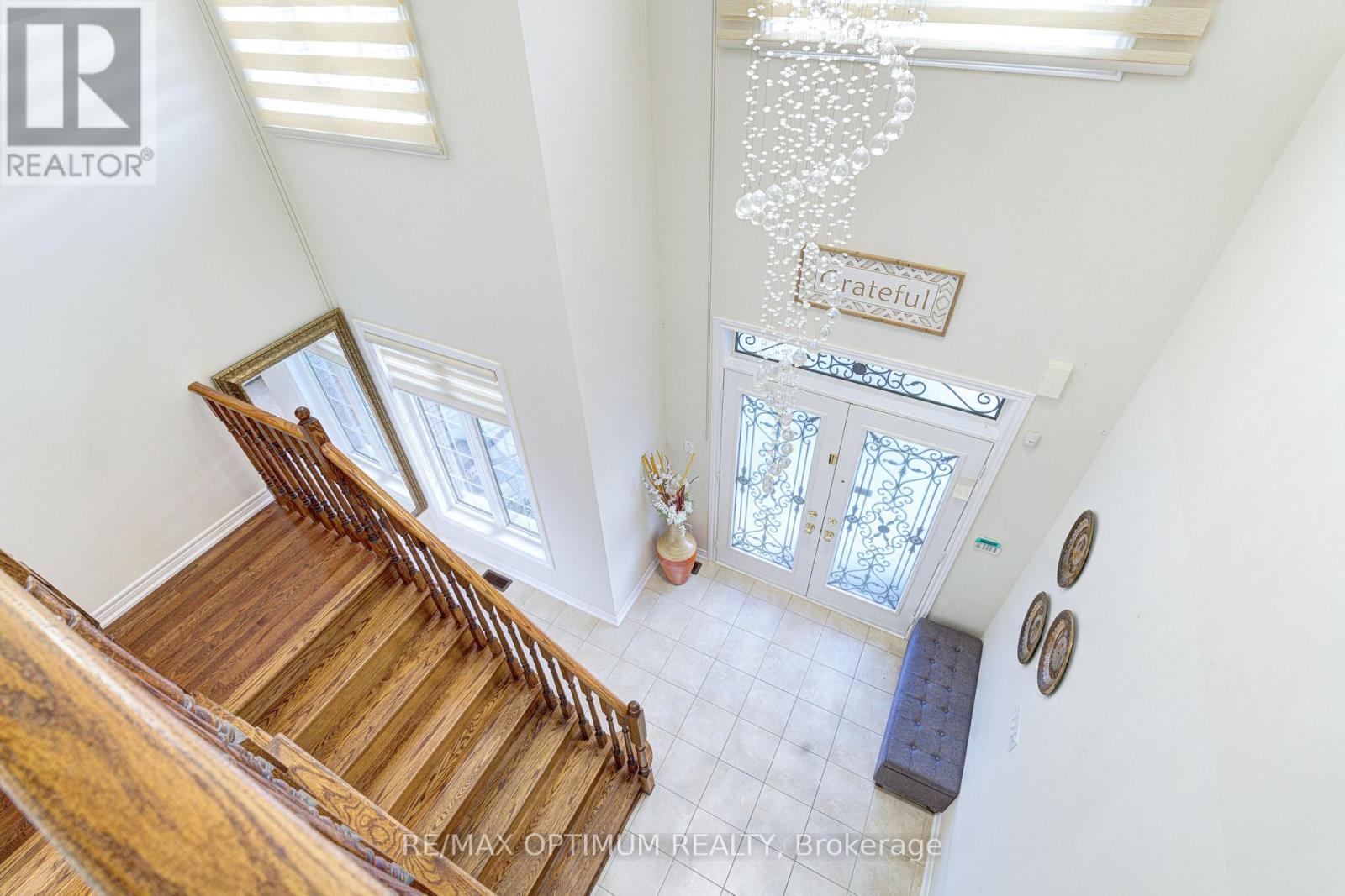 54 Midcrest Circle, Brampton, Ontario  L6Y 0W5 - Photo 4 - W13646564