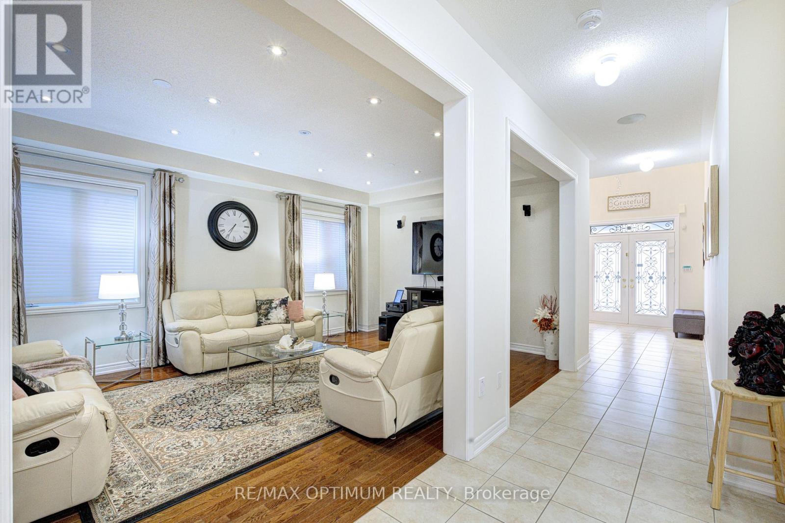 54 Midcrest Circle, Brampton, Ontario  L6Y 0W5 - Photo 6 - W13646564