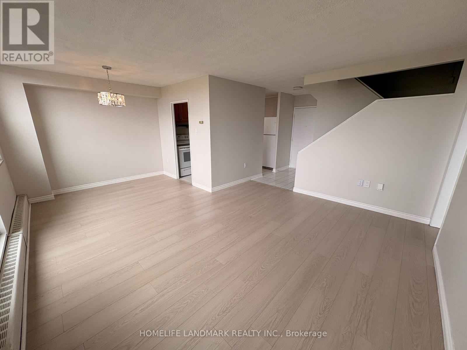 327 - 1050 Stainton Drive, Mississauga, Ontario  L5C 2T7 - Photo 2 - W13646568