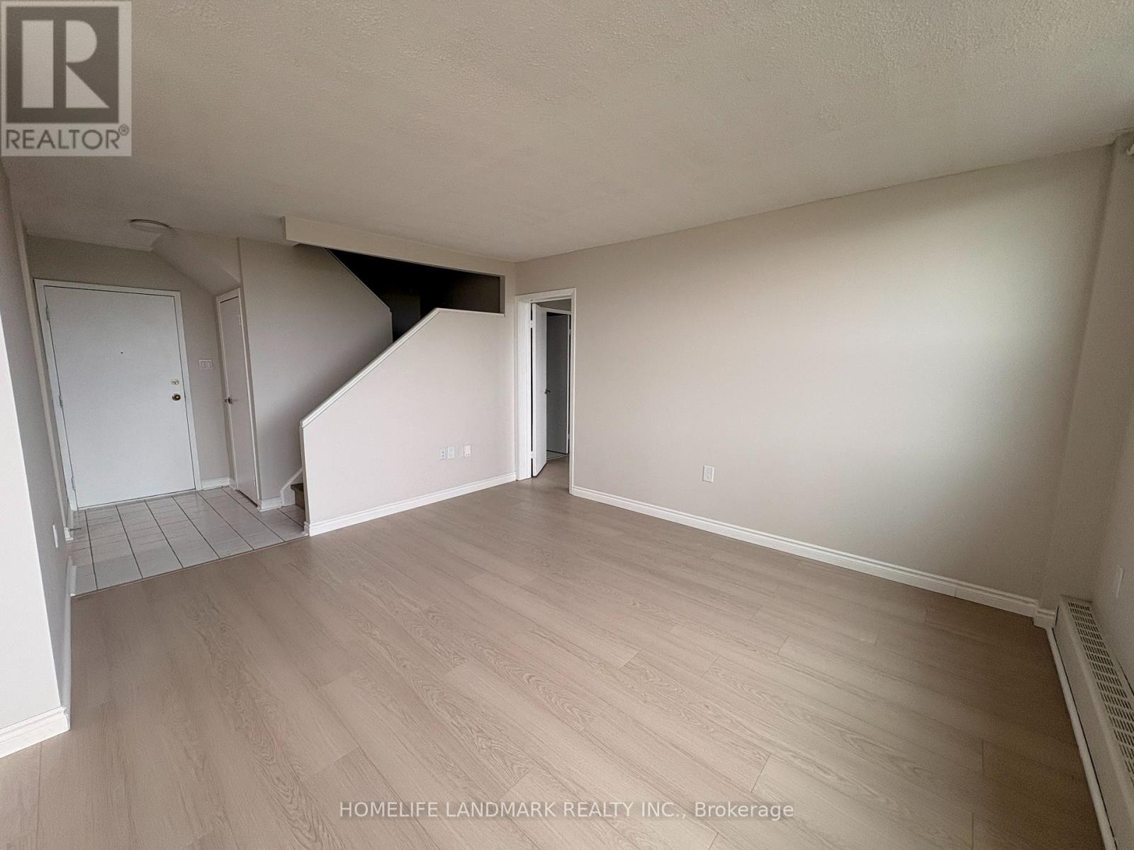 327 - 1050 Stainton Drive, Mississauga, Ontario  L5C 2T7 - Photo 3 - W13646568