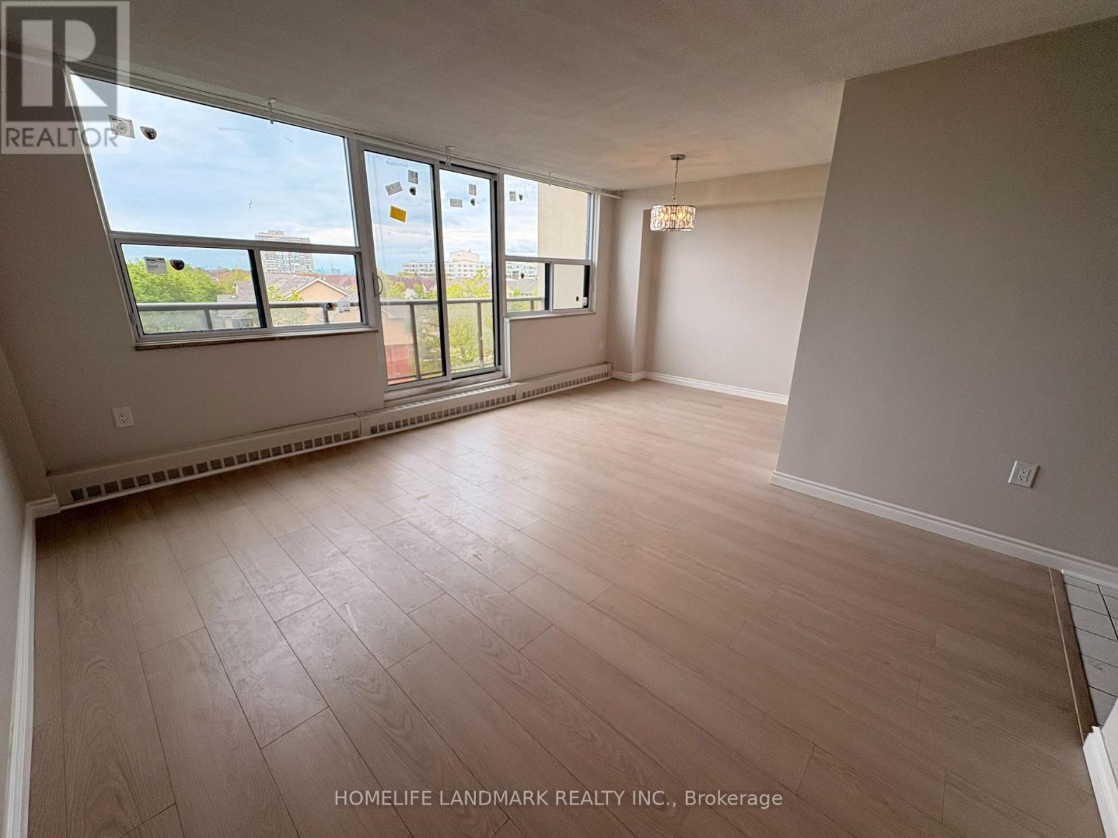 327 - 1050 Stainton Drive, Mississauga, Ontario  L5C 2T7 - Photo 4 - W13646568
