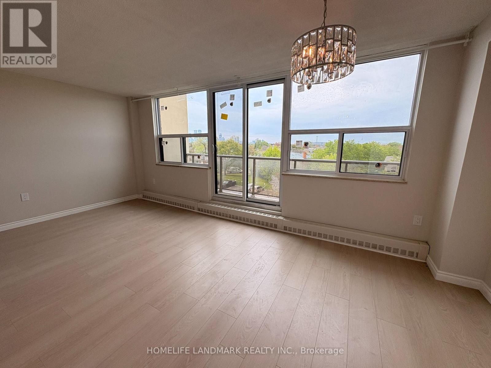 327 - 1050 Stainton Drive, Mississauga, Ontario  L5C 2T7 - Photo 5 - W13646568