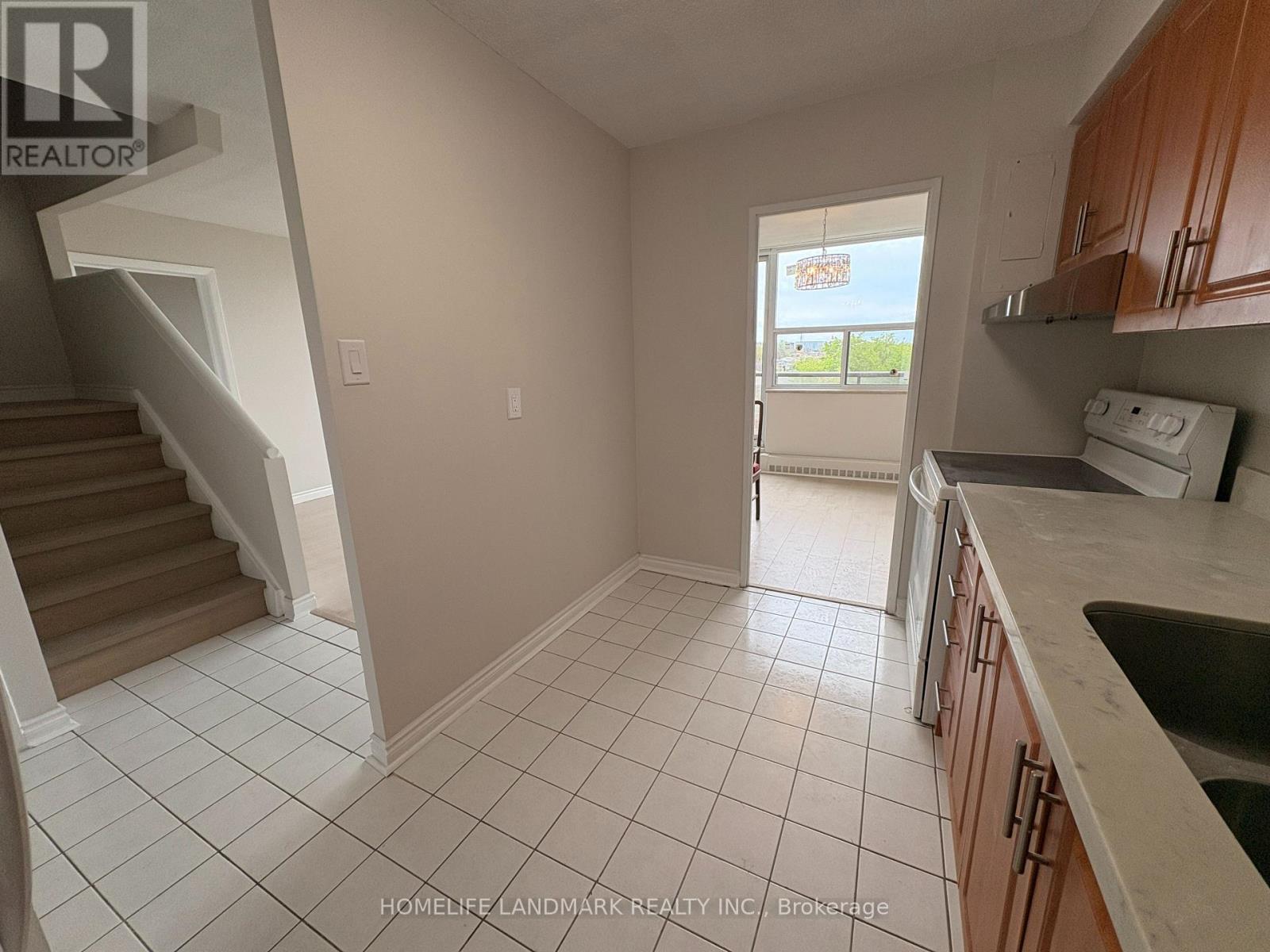 327 - 1050 Stainton Drive, Mississauga, Ontario  L5C 2T7 - Photo 6 - W13646568